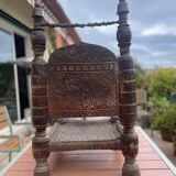 Paire de chaises anciennes traditionnelles indiennes en bois sculpté