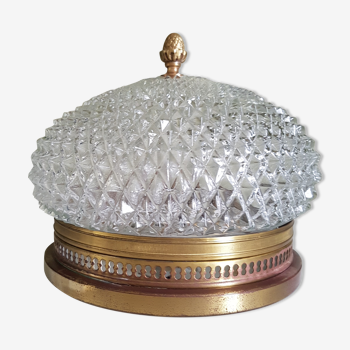 Plafonnier globe verre motif diamant et armature laiton ajouré