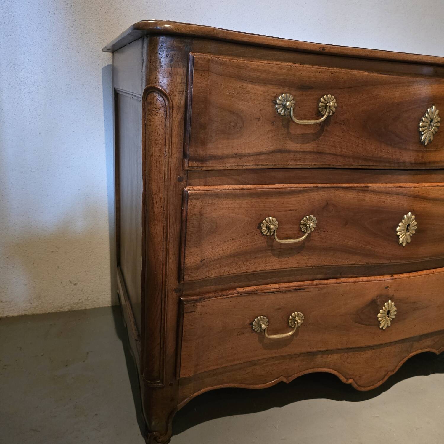Curved Louis XV commode, 18th century.