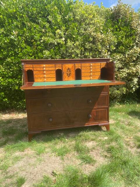 Scribanne chest of drawers