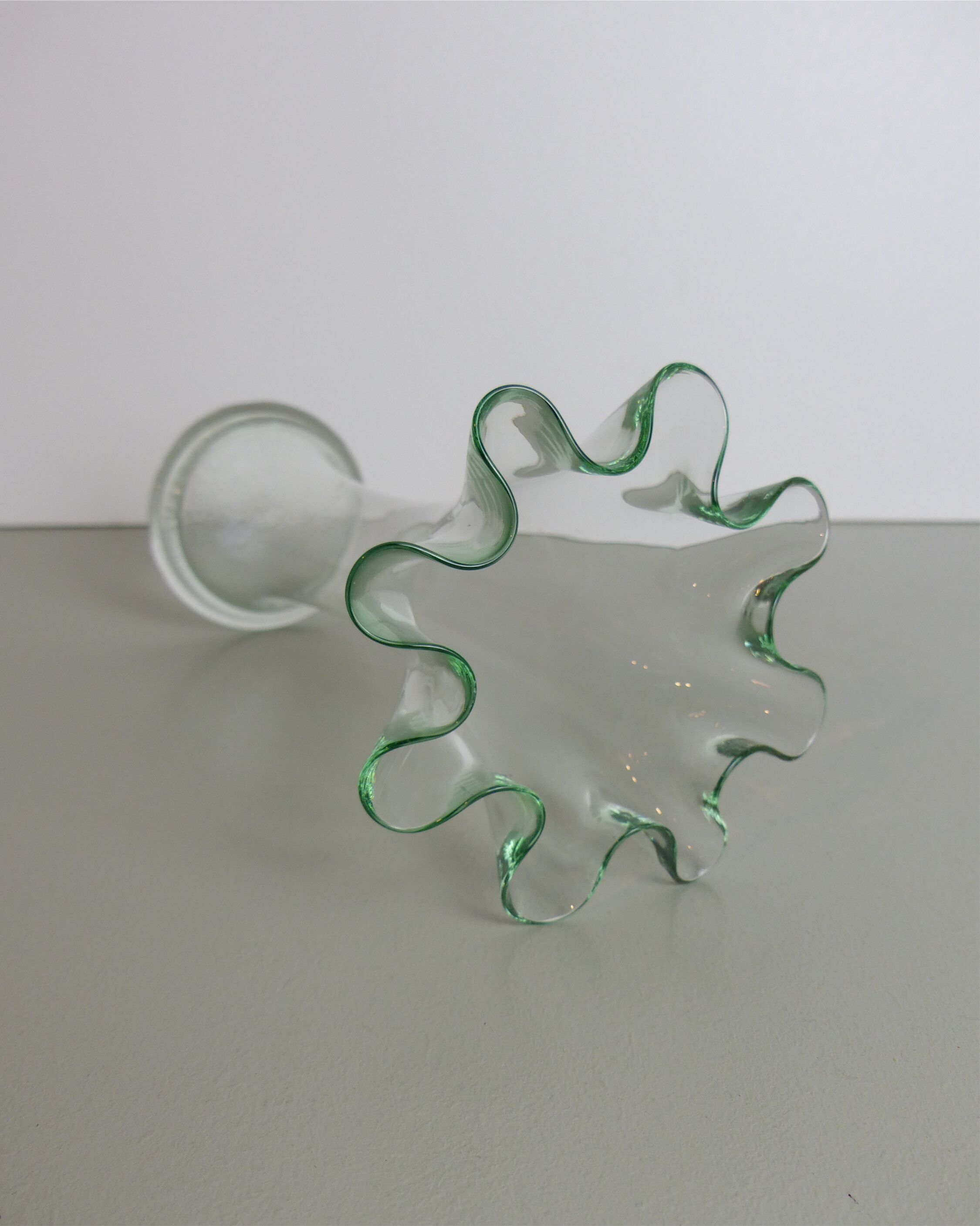 Tulip vase in transparent glass