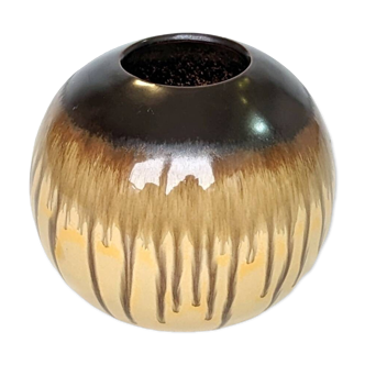 Glazed ceramic ball vase from the Broste Copenhagen brand