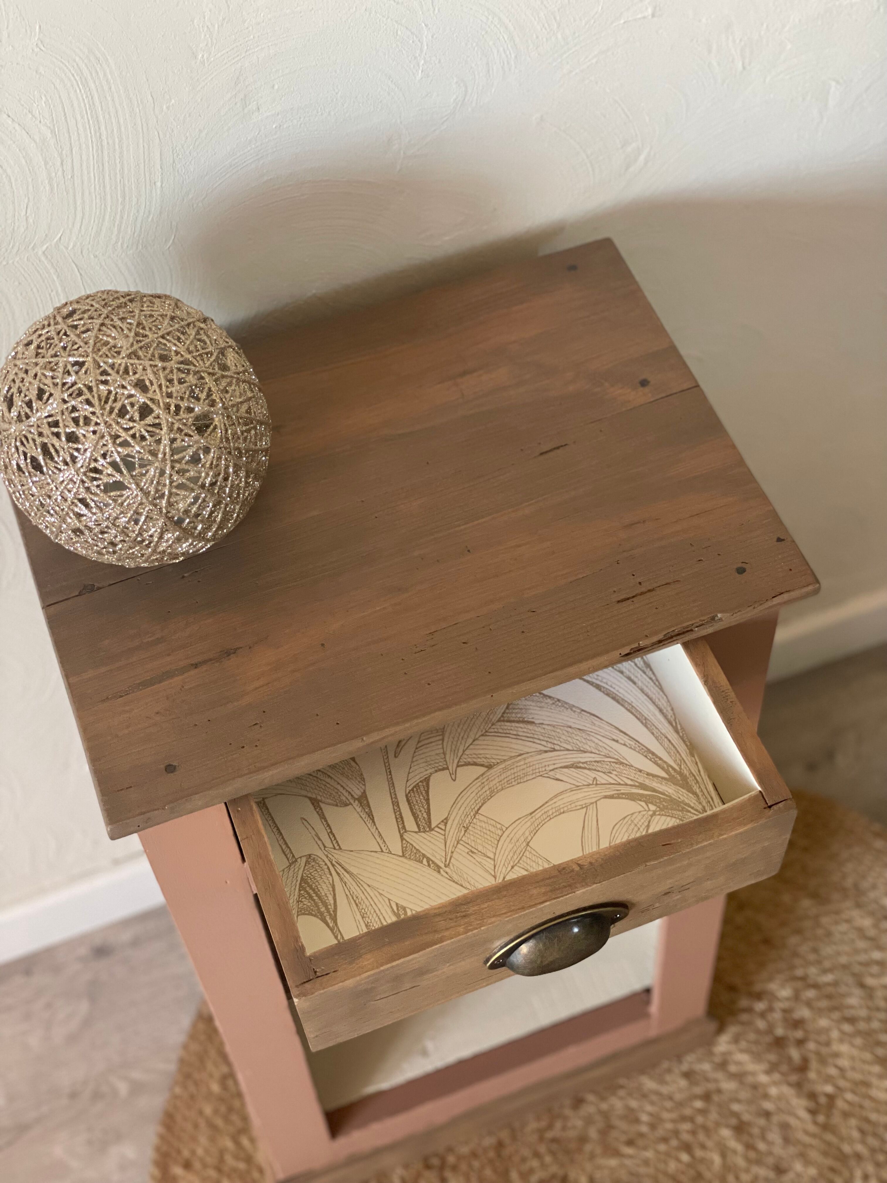 Oscar bedside table