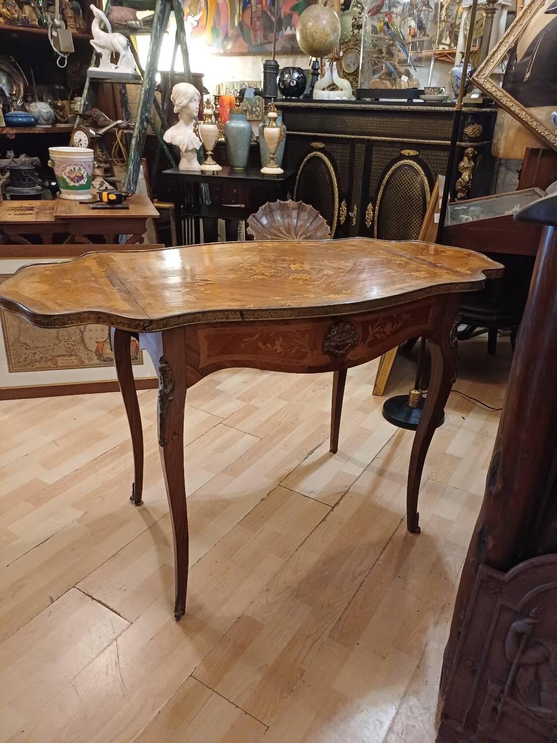 Table, drop-leaf desk "fully marquetry, Louis XV style, Period