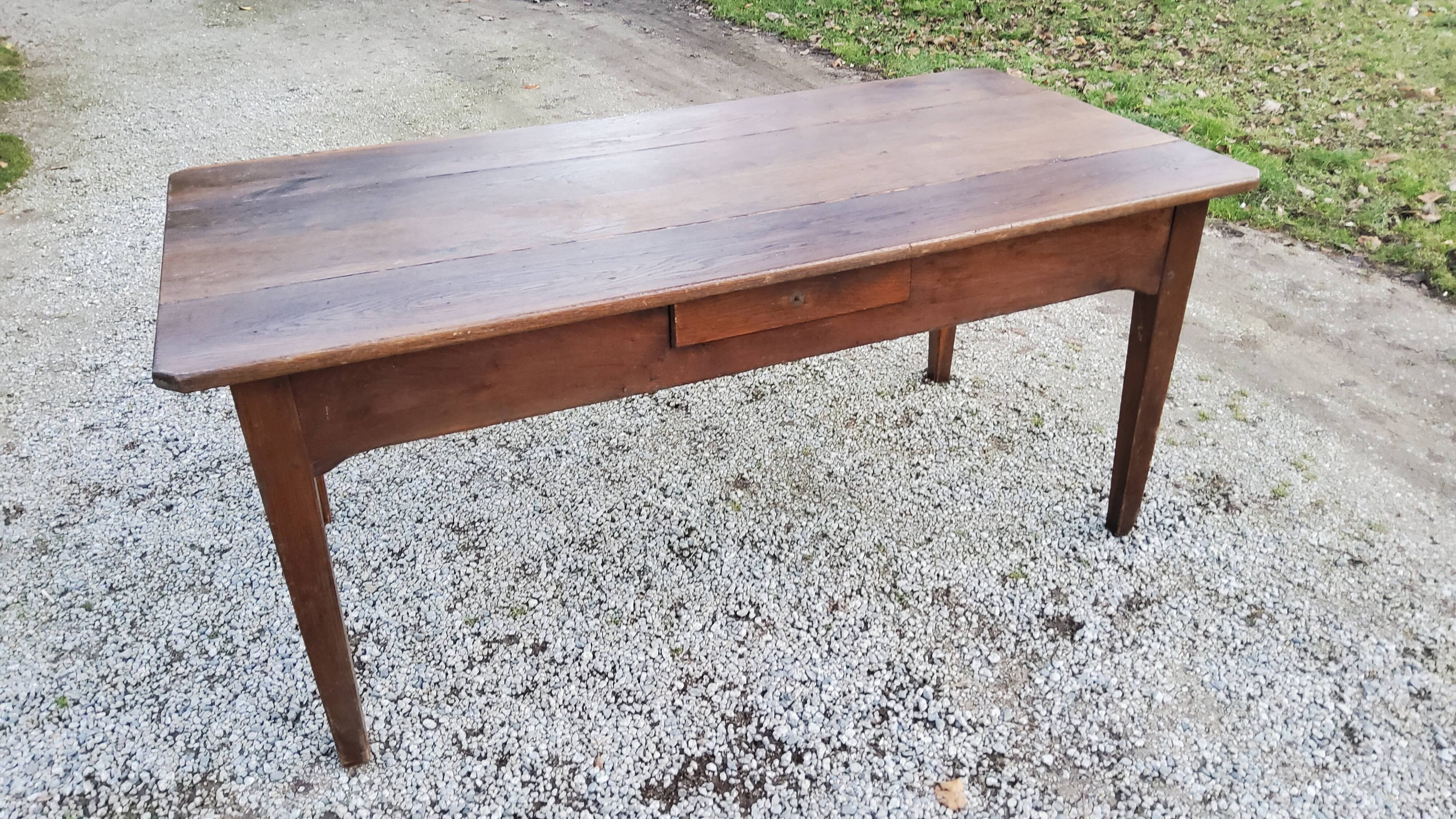 Farmhouse table in oak spindle legs nineteenth century