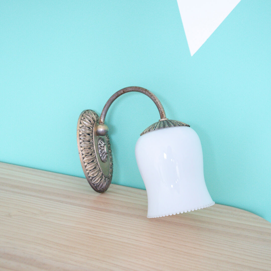 Metal wall lamp and serrated glass globe