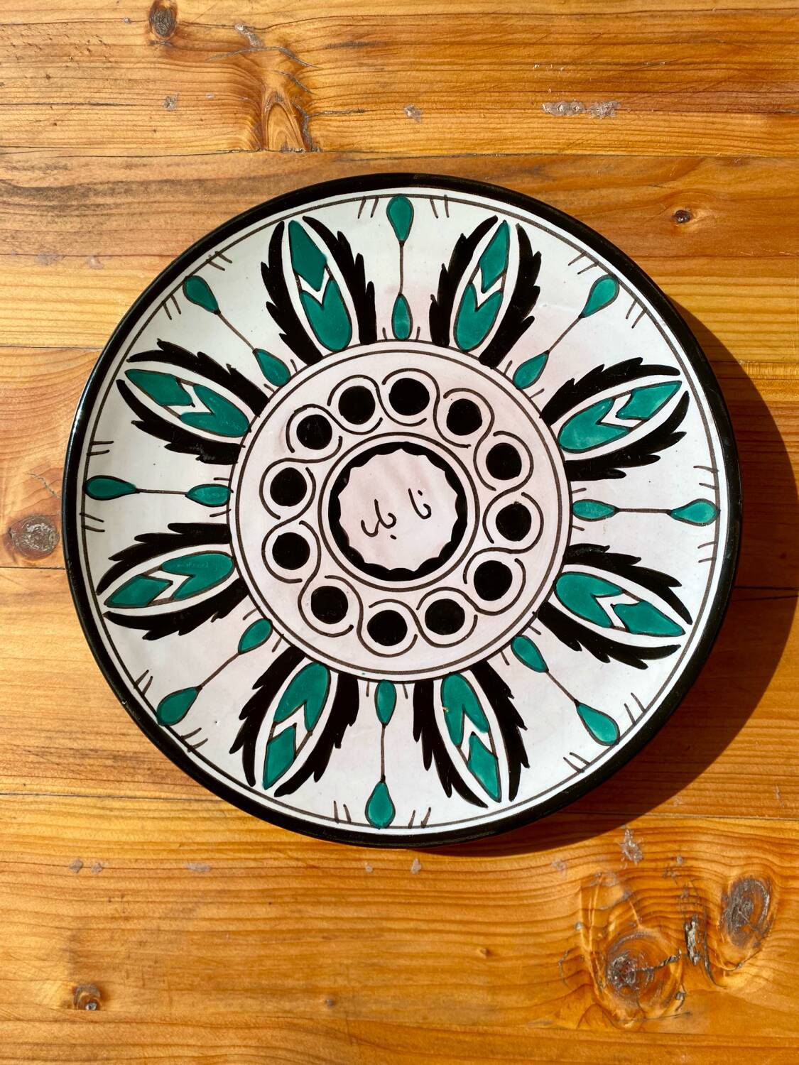 Decorative ceramic plate