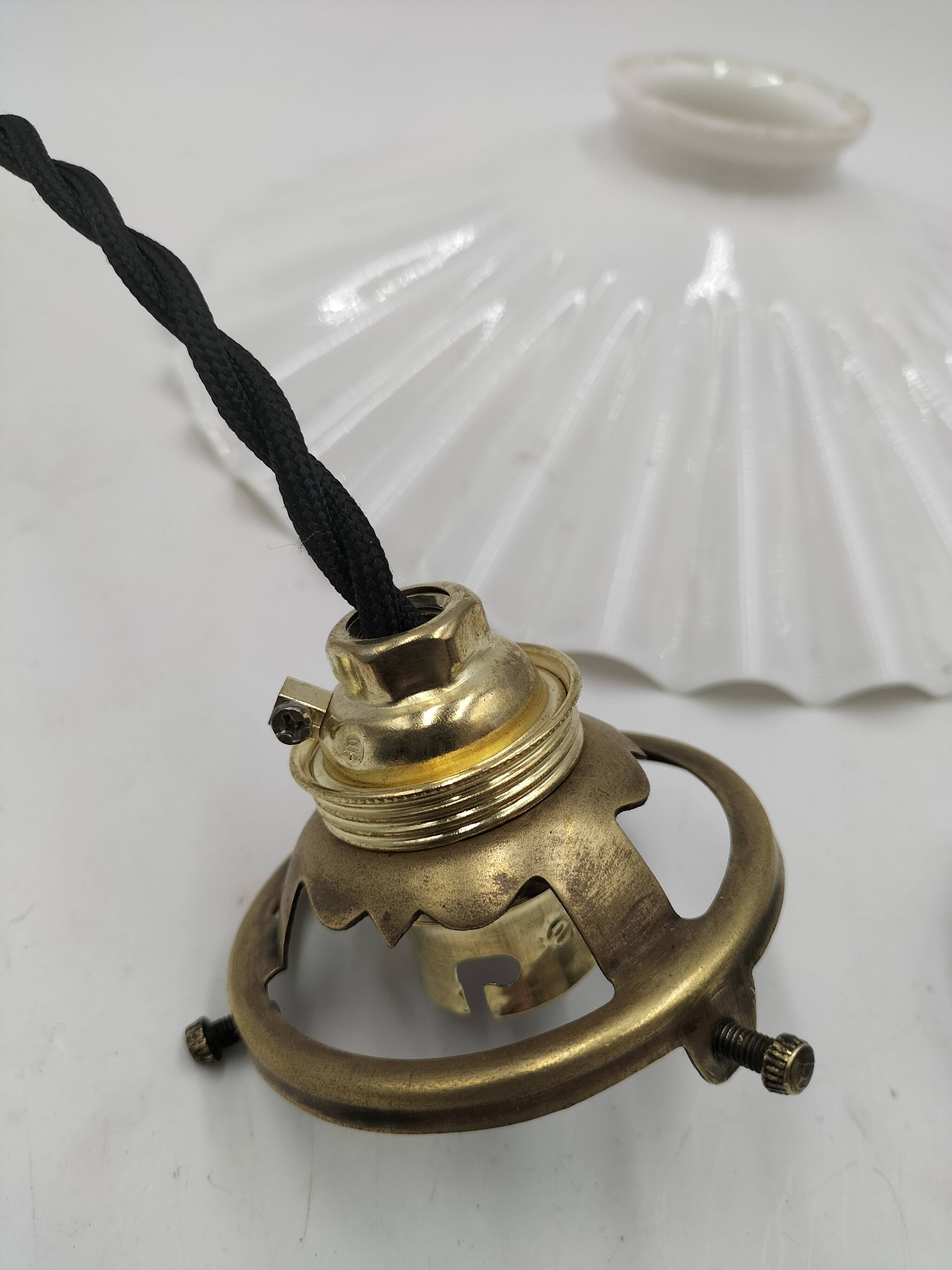 Opaline suspension with ceiling light