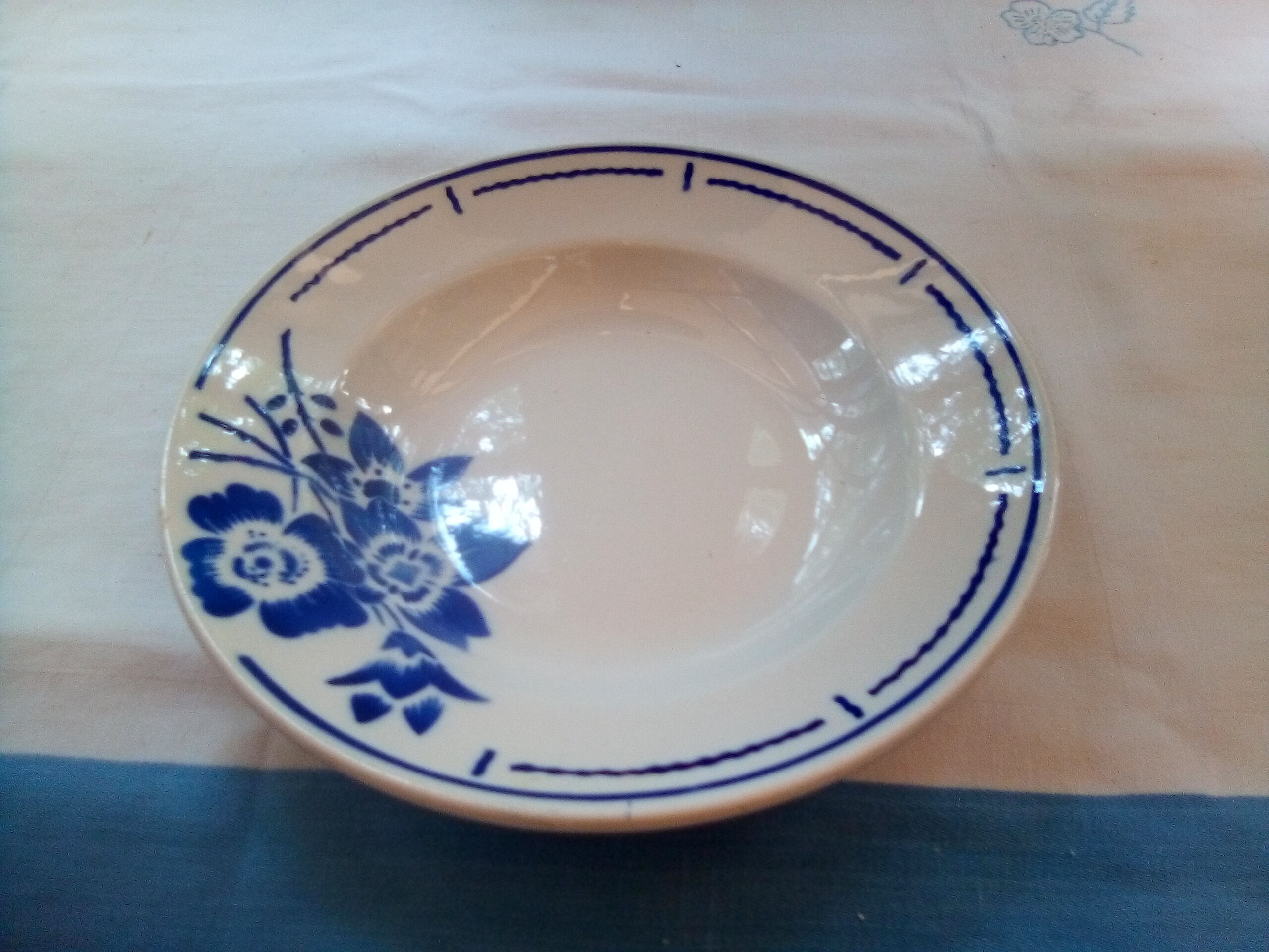 Assorted 18 old blue plates