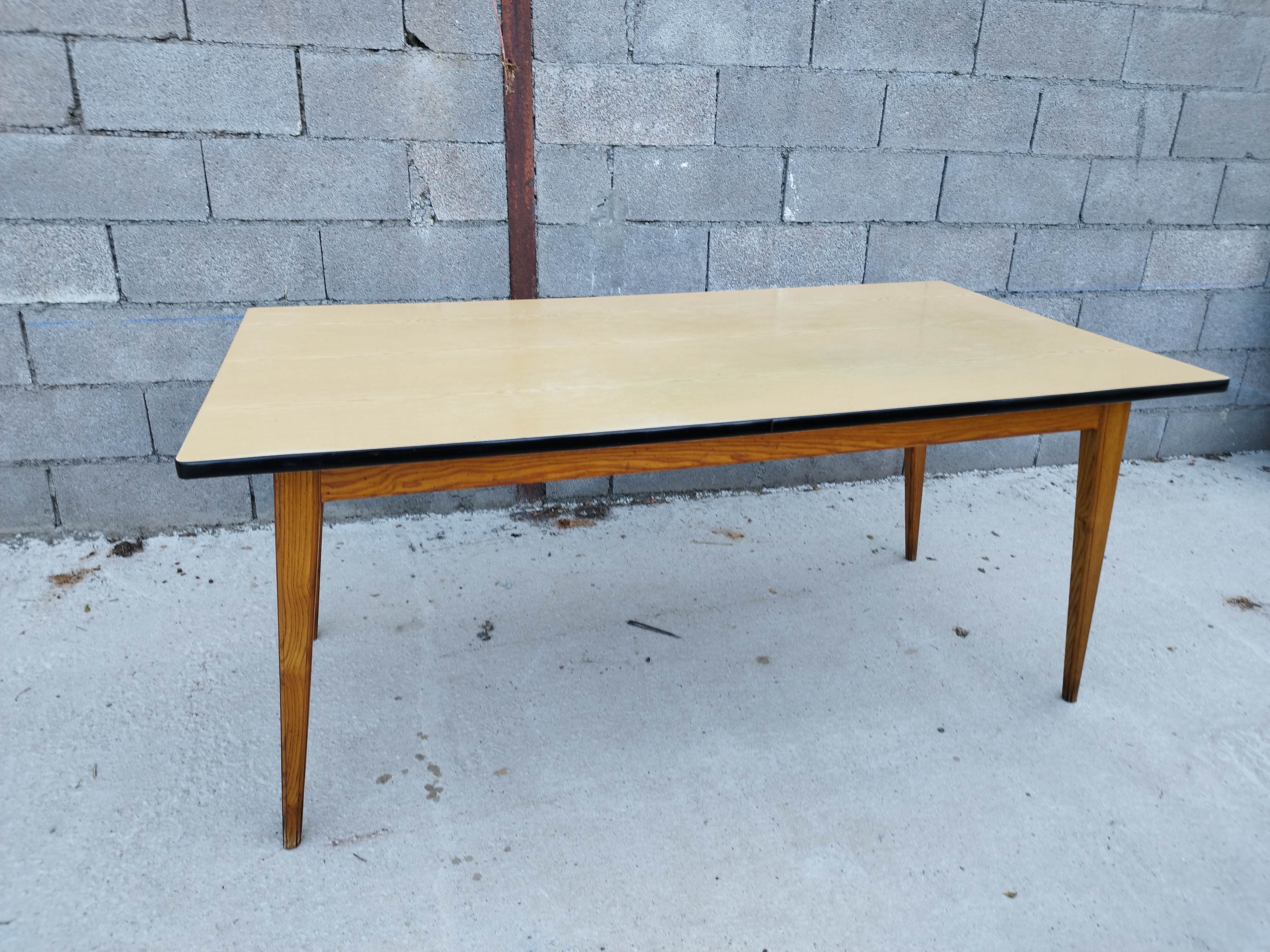 Large table with oak spindle top formica year 50