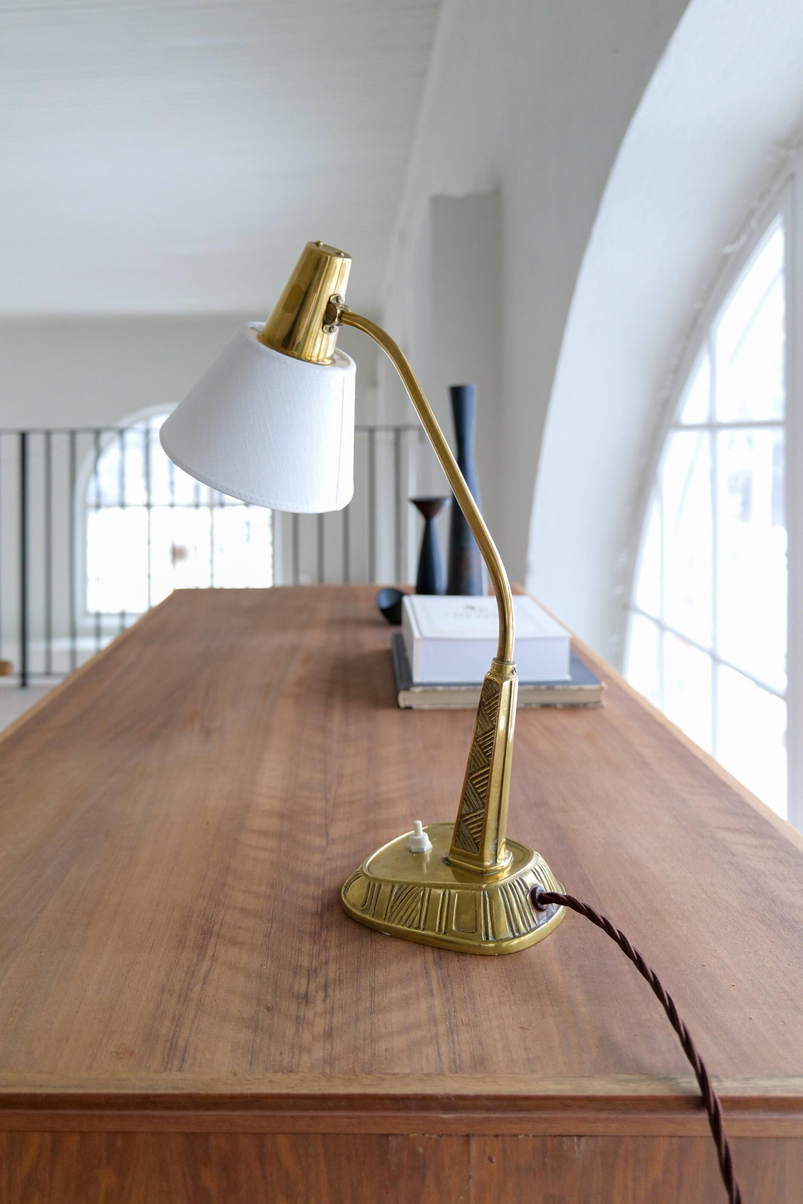 Table lamp in brass E1139 by Sonja Katzin for ASEA, Swedish design 1940.