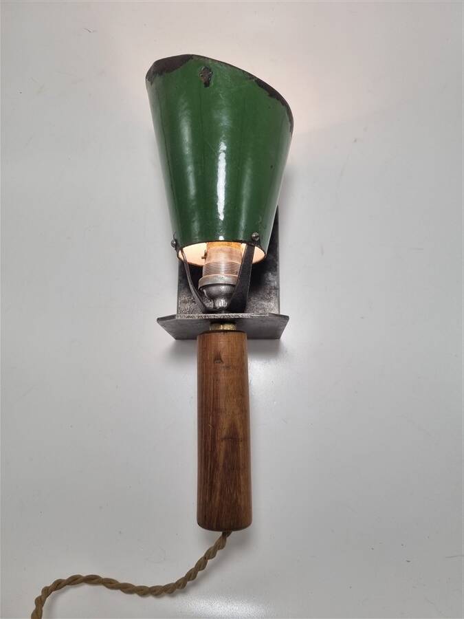 Enamelled sheet metal portable lamp