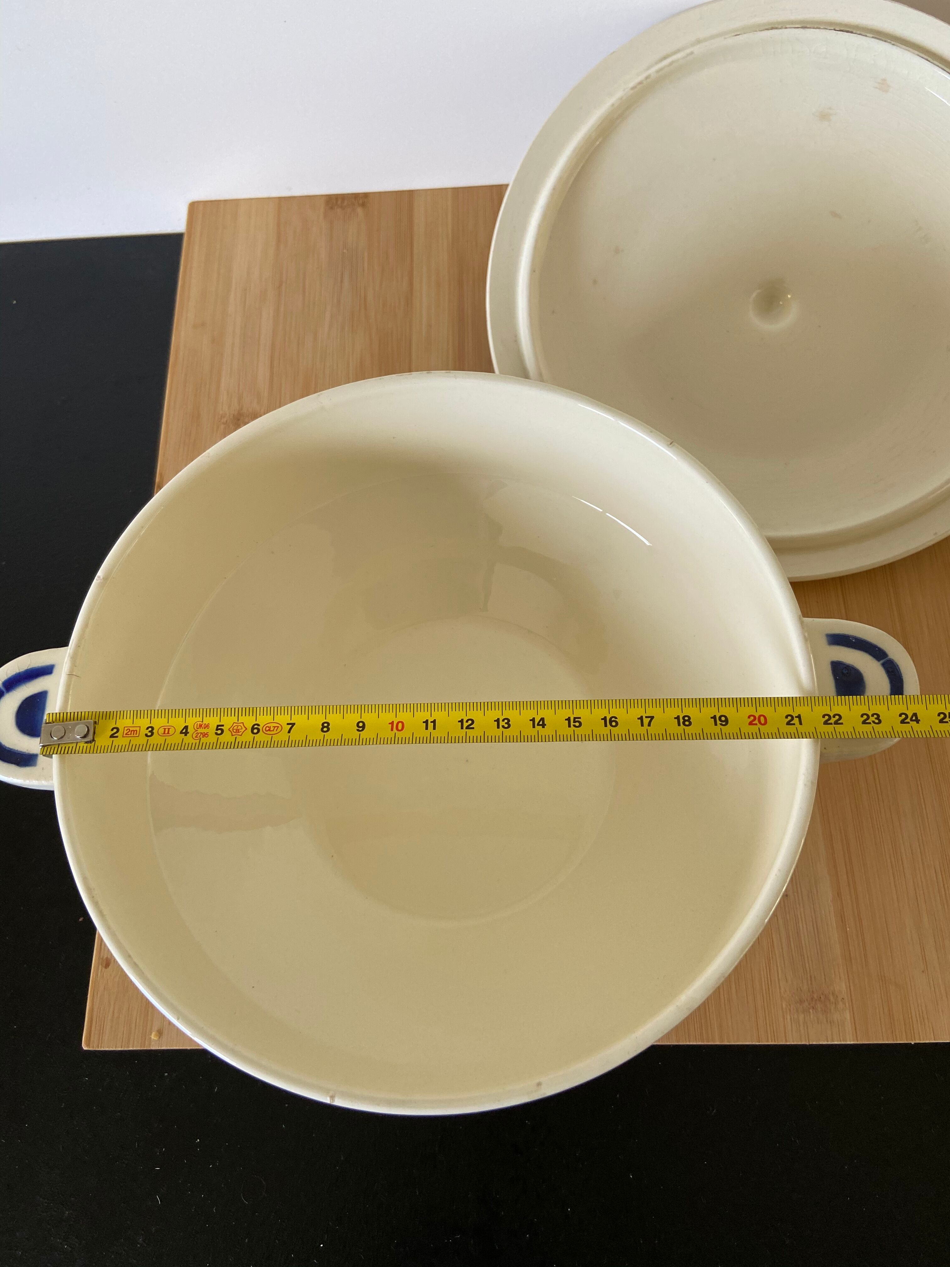 Soupière en porcelaine de limoges forme moderne