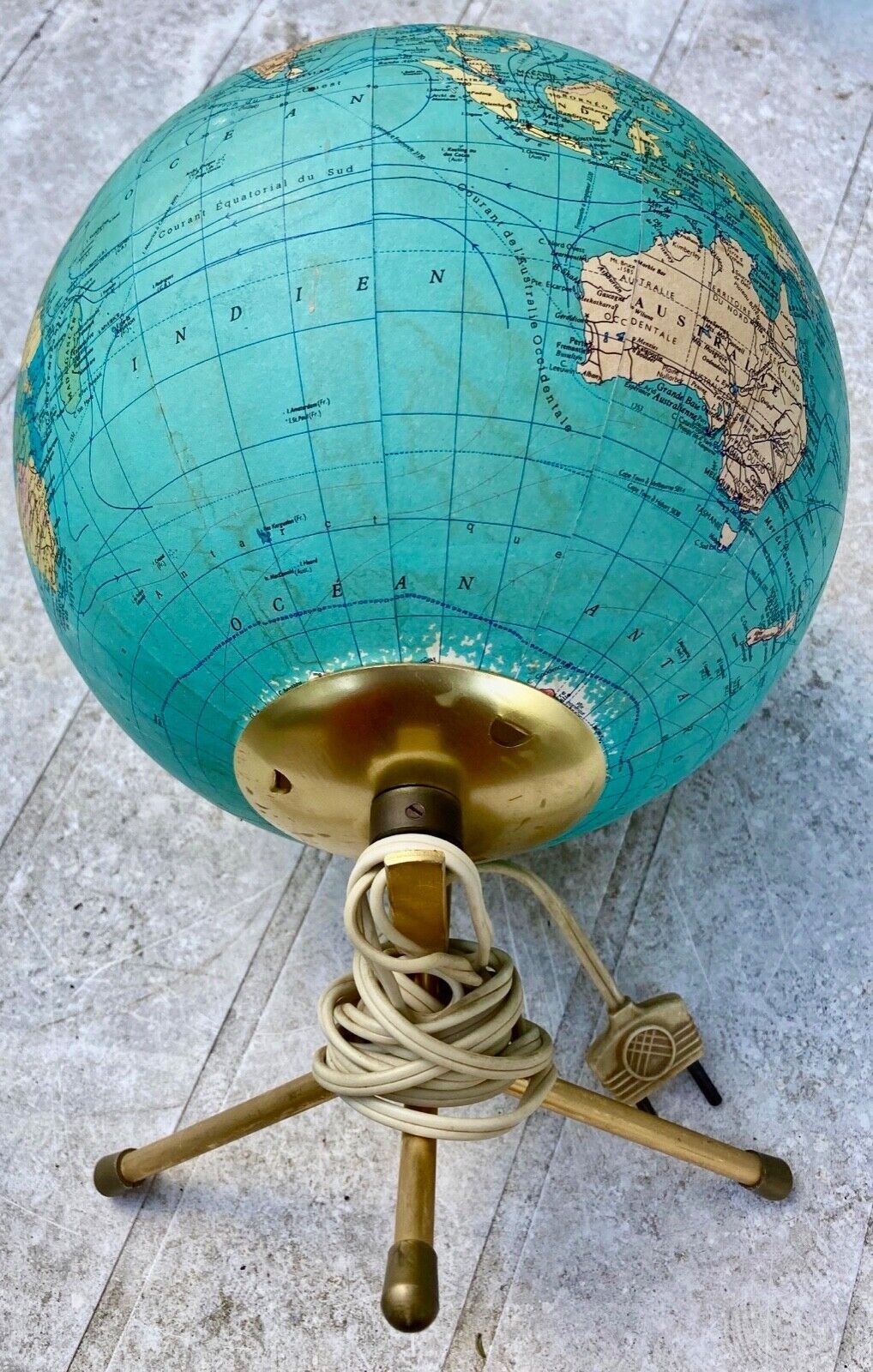 Globe terrestre mappemonde ancienne verre lumière design vintage 1970