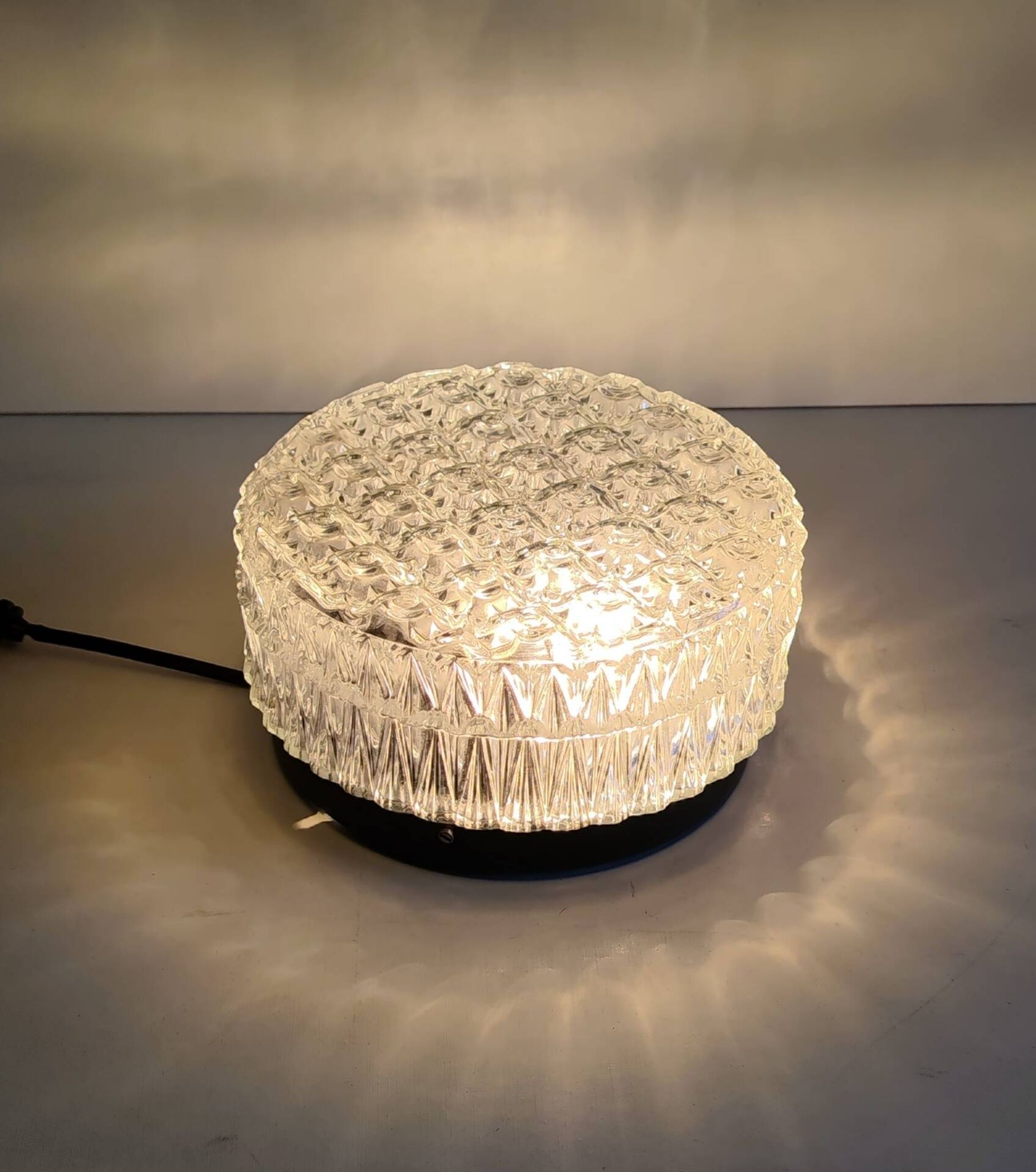 Ceiling light or wall lamp in moulded glass - 70's design