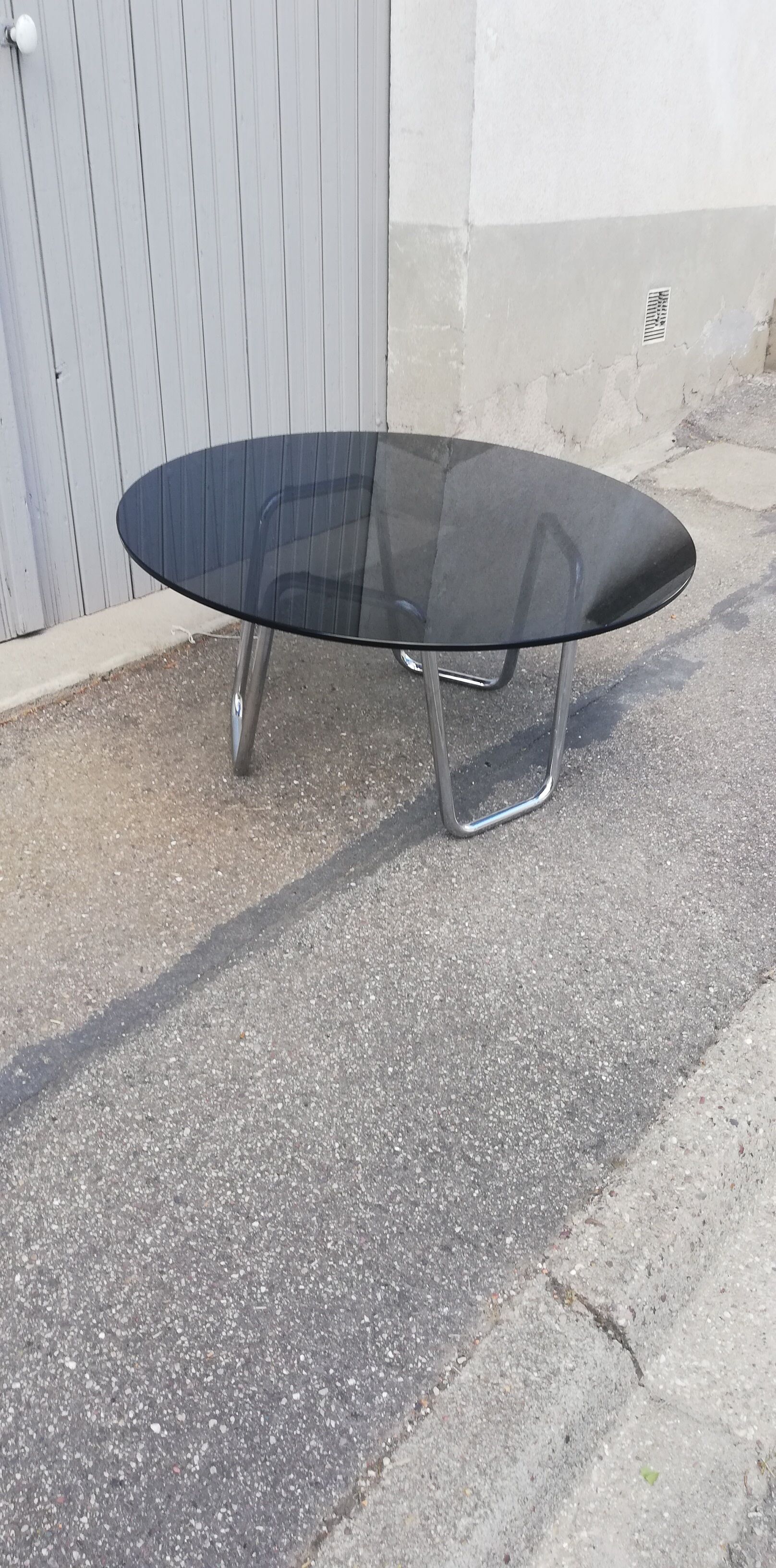 Table basse vintage chrome et verre fumé