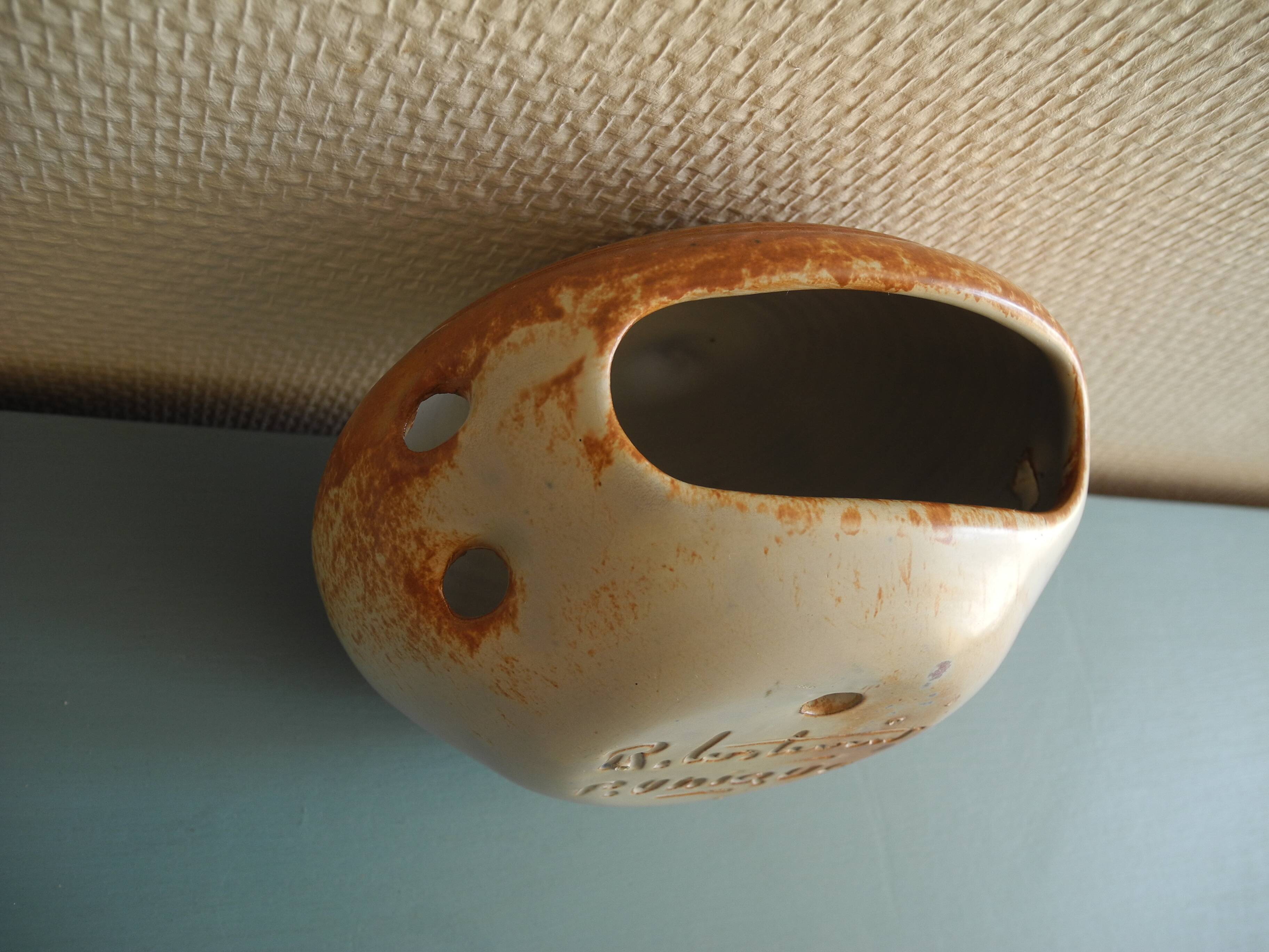 ancienne bouquetière murale pièce unique vintage ceramic wall vase