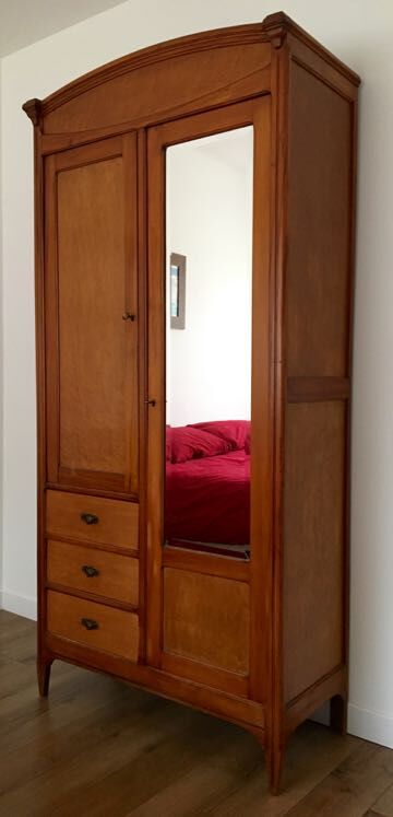 Armoire parisienne vintage