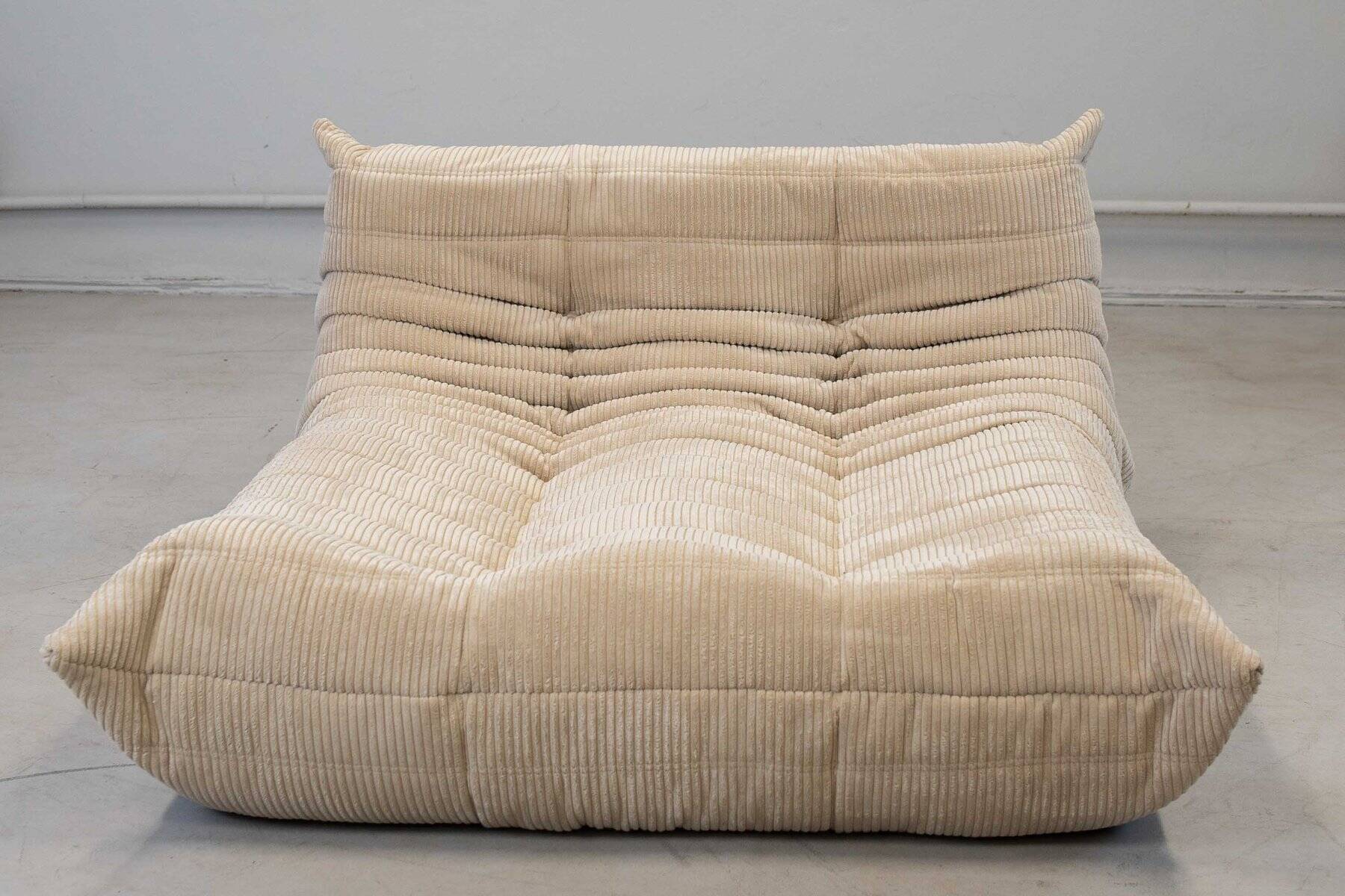 Togo chaise lounge in white corduroy fabric attributed to Michel Ducaroy for Ligne Roset, 1974