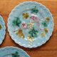 3 assiettes en barbotine bleues décor oiseaux Sarreguemines