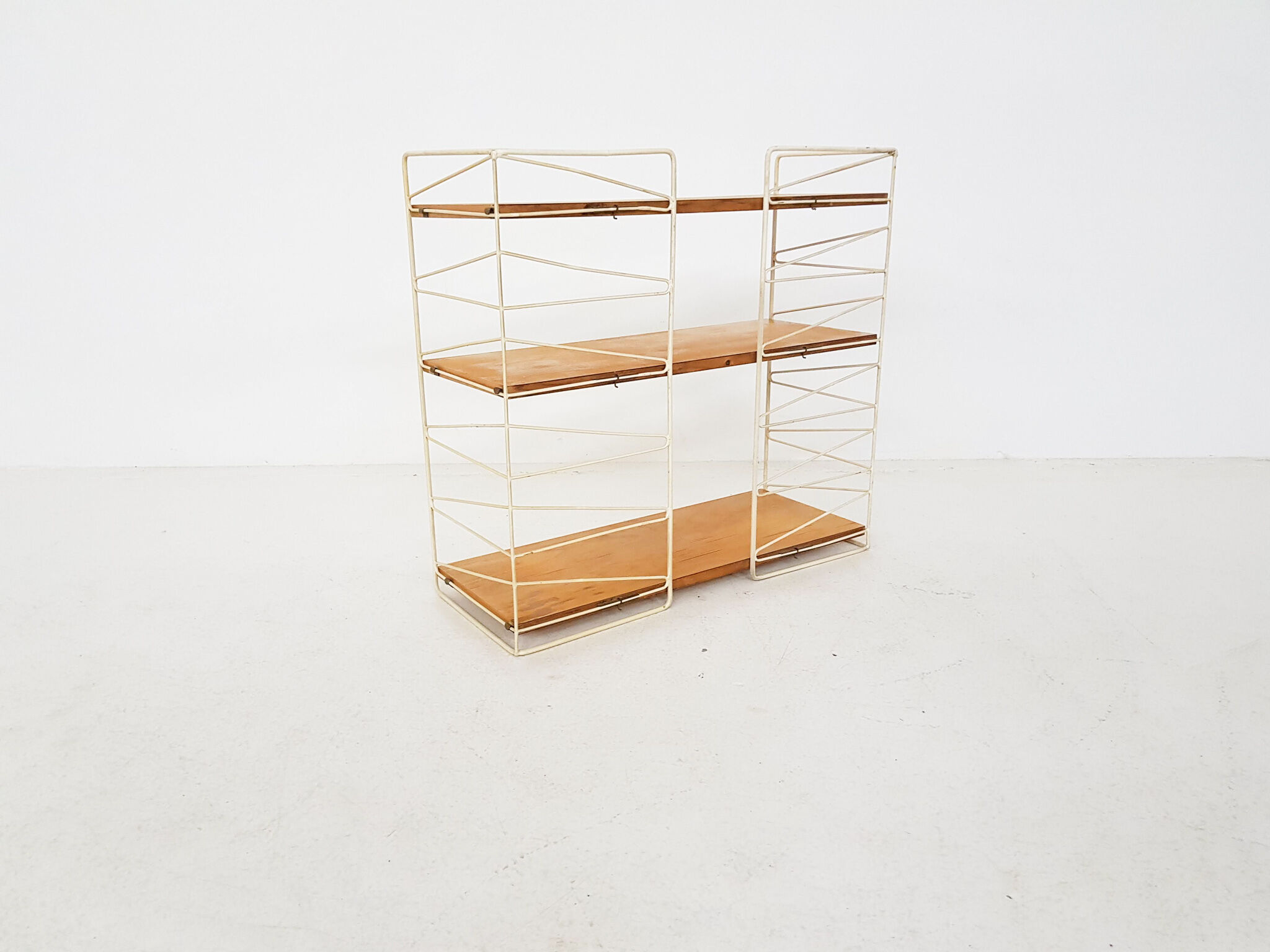 Étagère murale Nisse Strinning pour String en pin des années 60