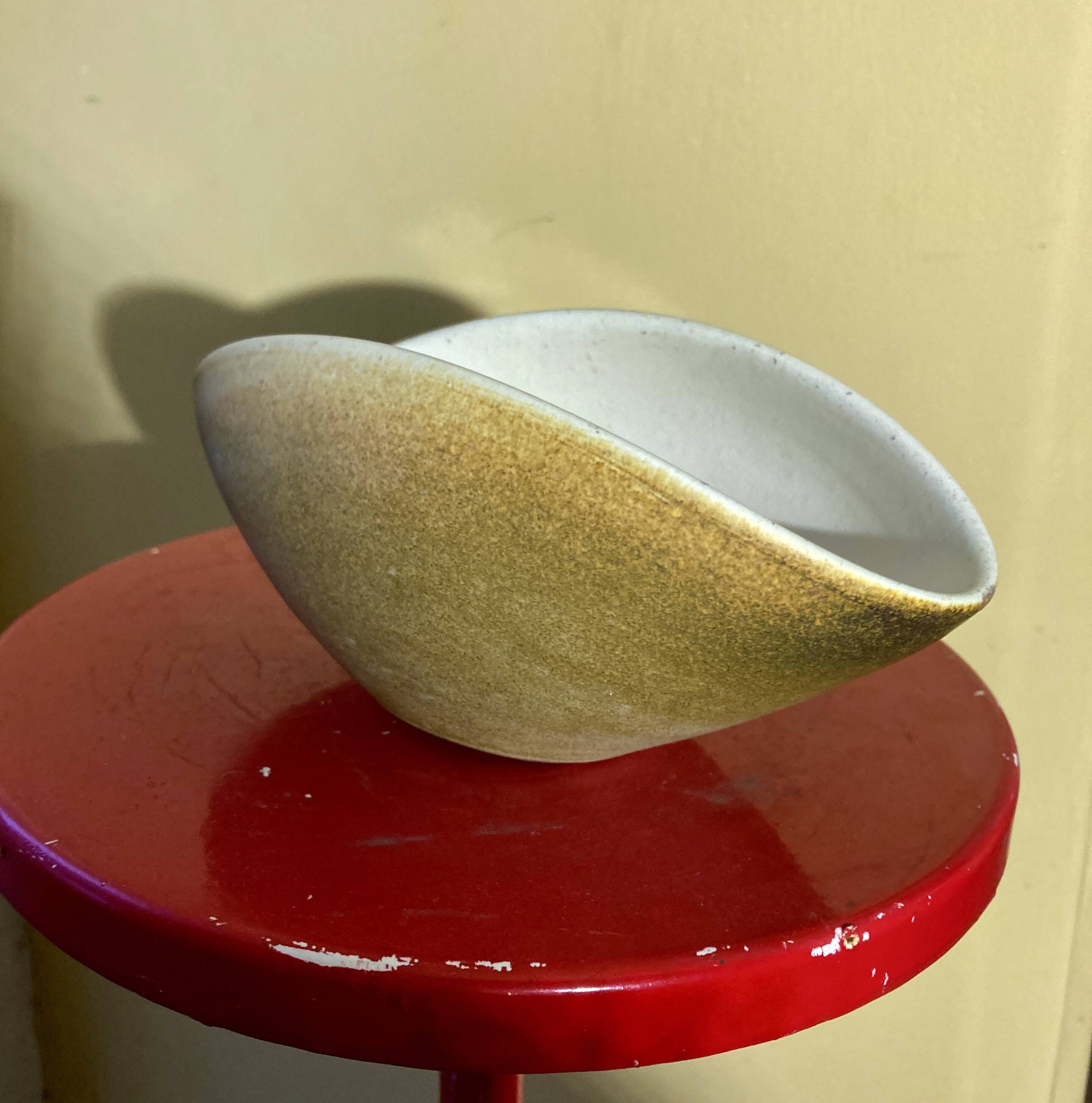 Greyish yellow bowl by Suzanne Ramié (1905-1974) and Atelier Madoura (XX) Bowl -Madoura