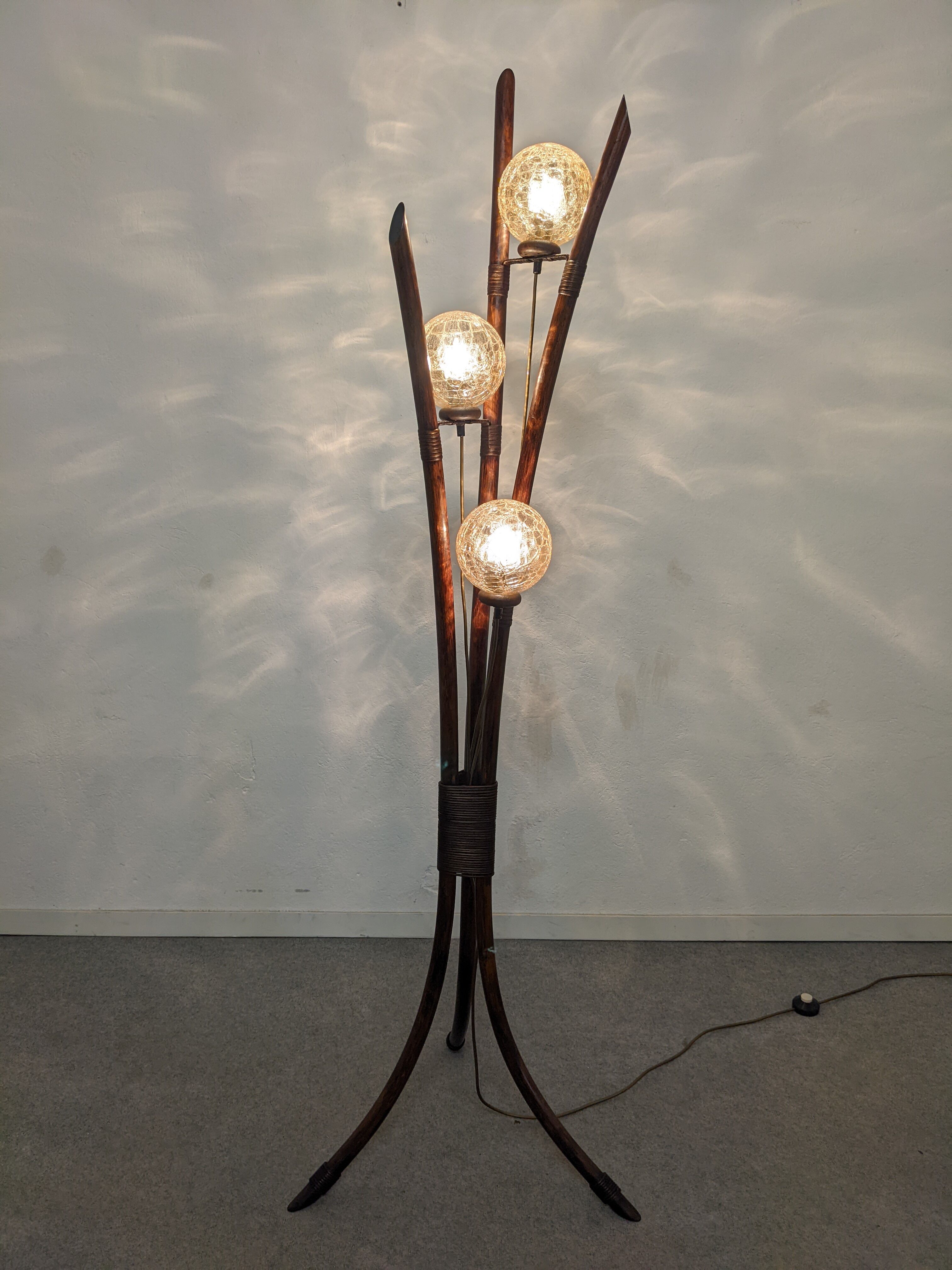 Tripod lamp in bamboo and glass from the 60s/70s
