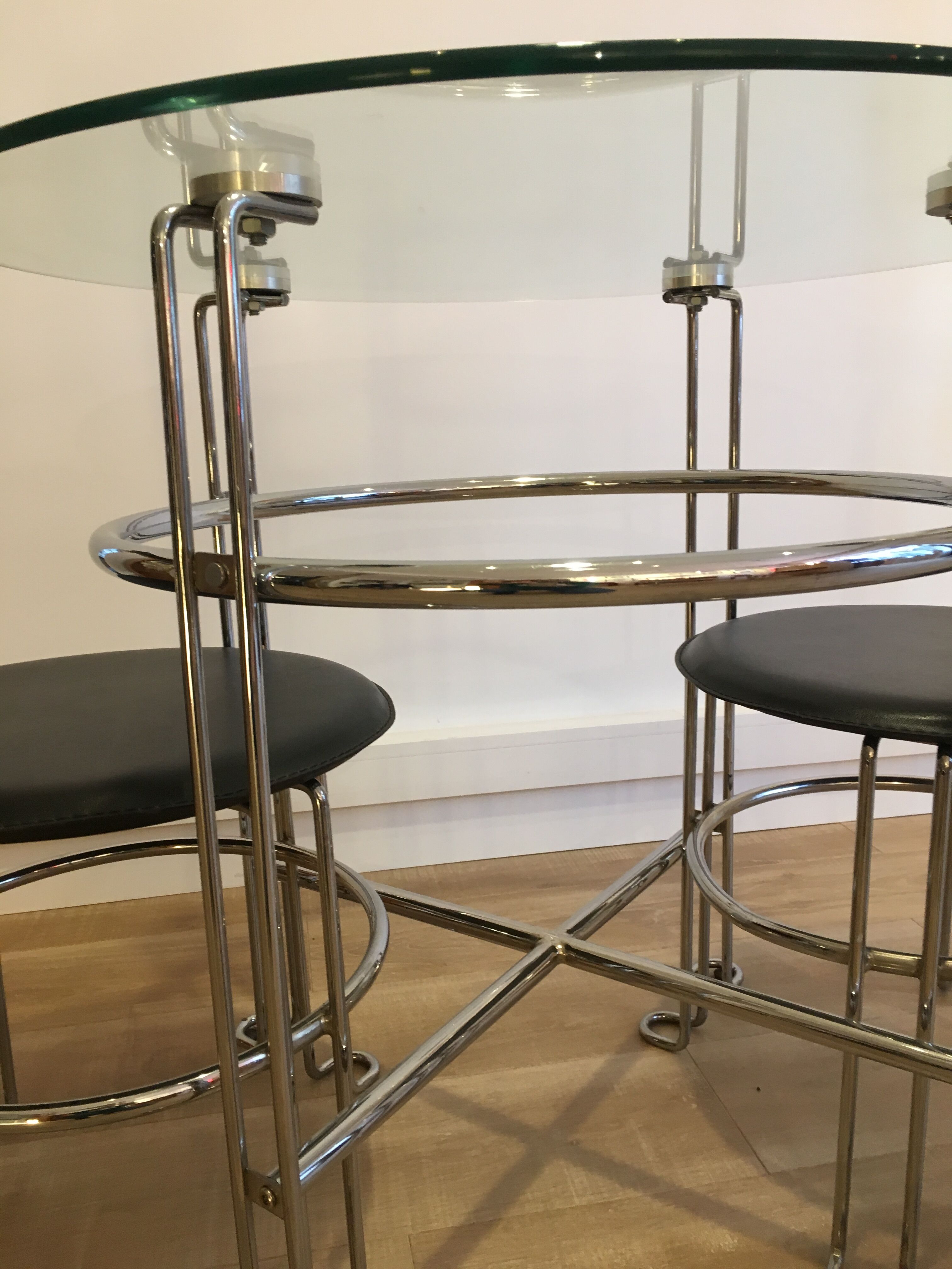 Glass round table and chairs 70/80