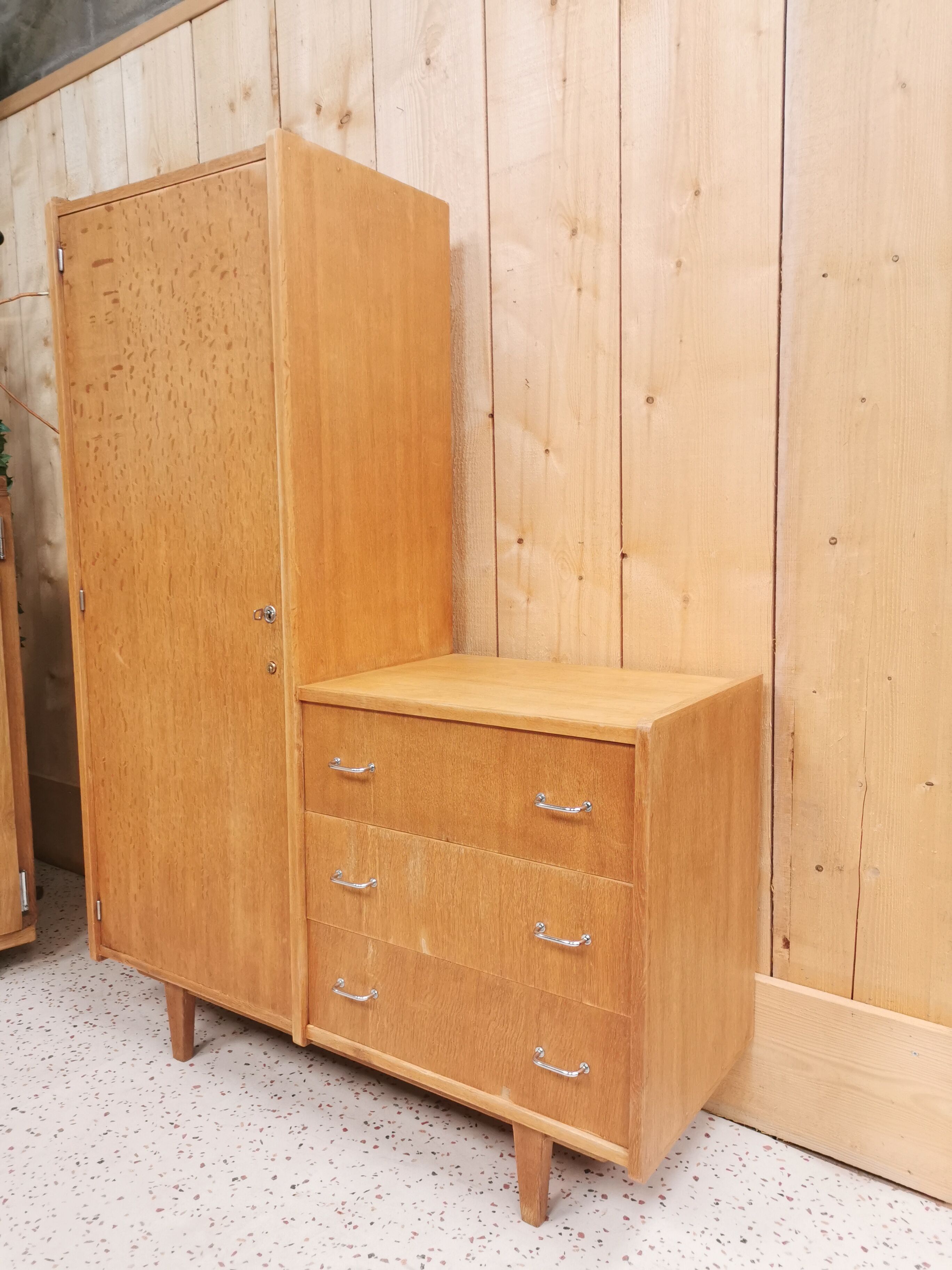 Asymmetrical cabinet