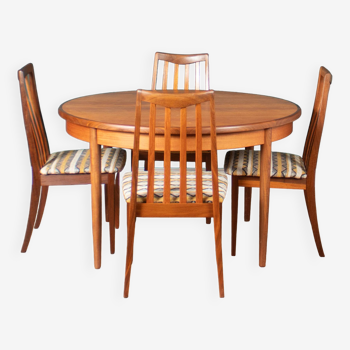 Fresque rétro en teck GPlan des années 1960 DRetro Teak GPlan des années 1960 Table de finition et 4 quatre chaises par Victor Wilkins
