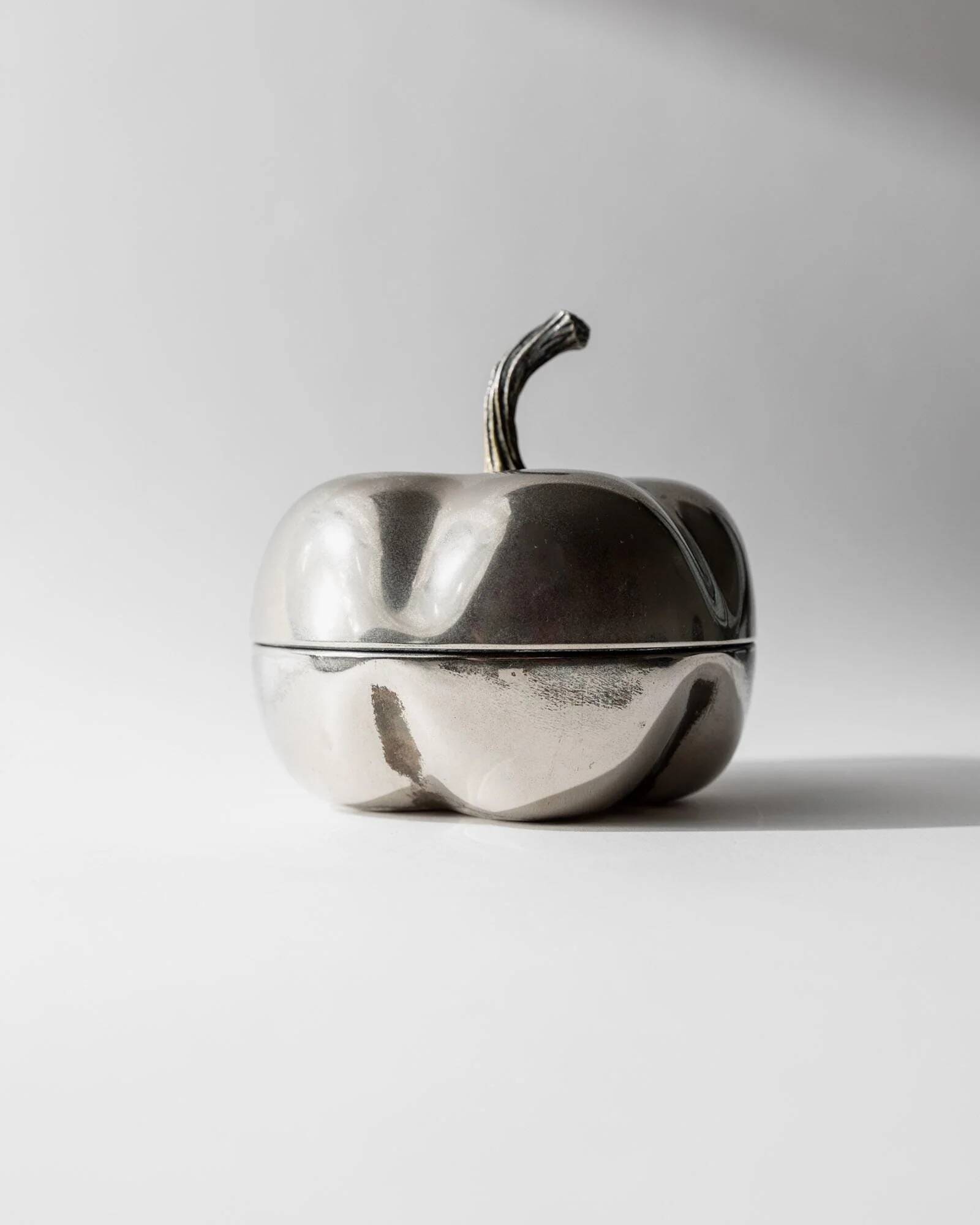 Vintage 1970s silver-plated pumpkin box with lid.