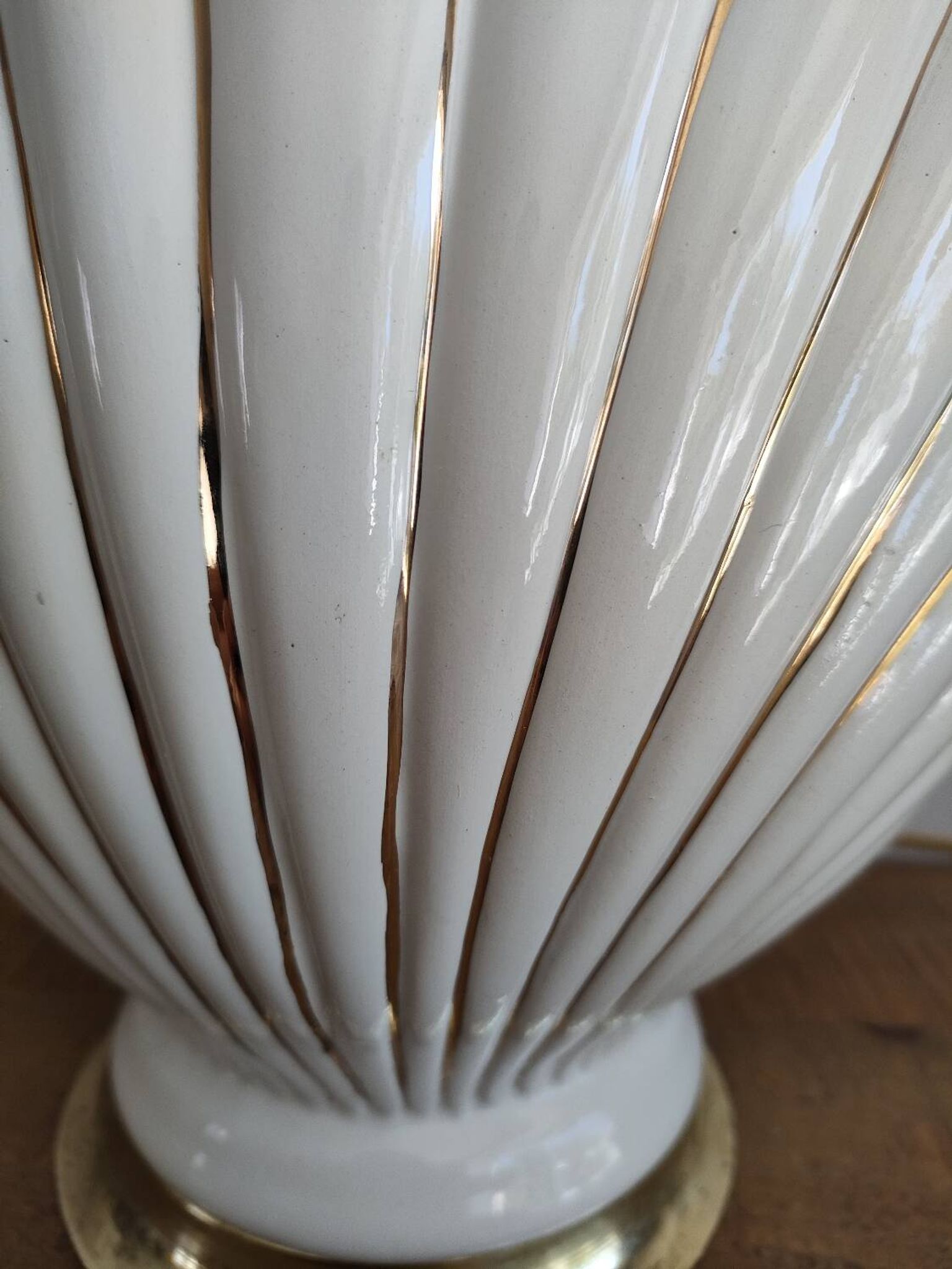 Ceramic and gold metal shell lamp base - vintage