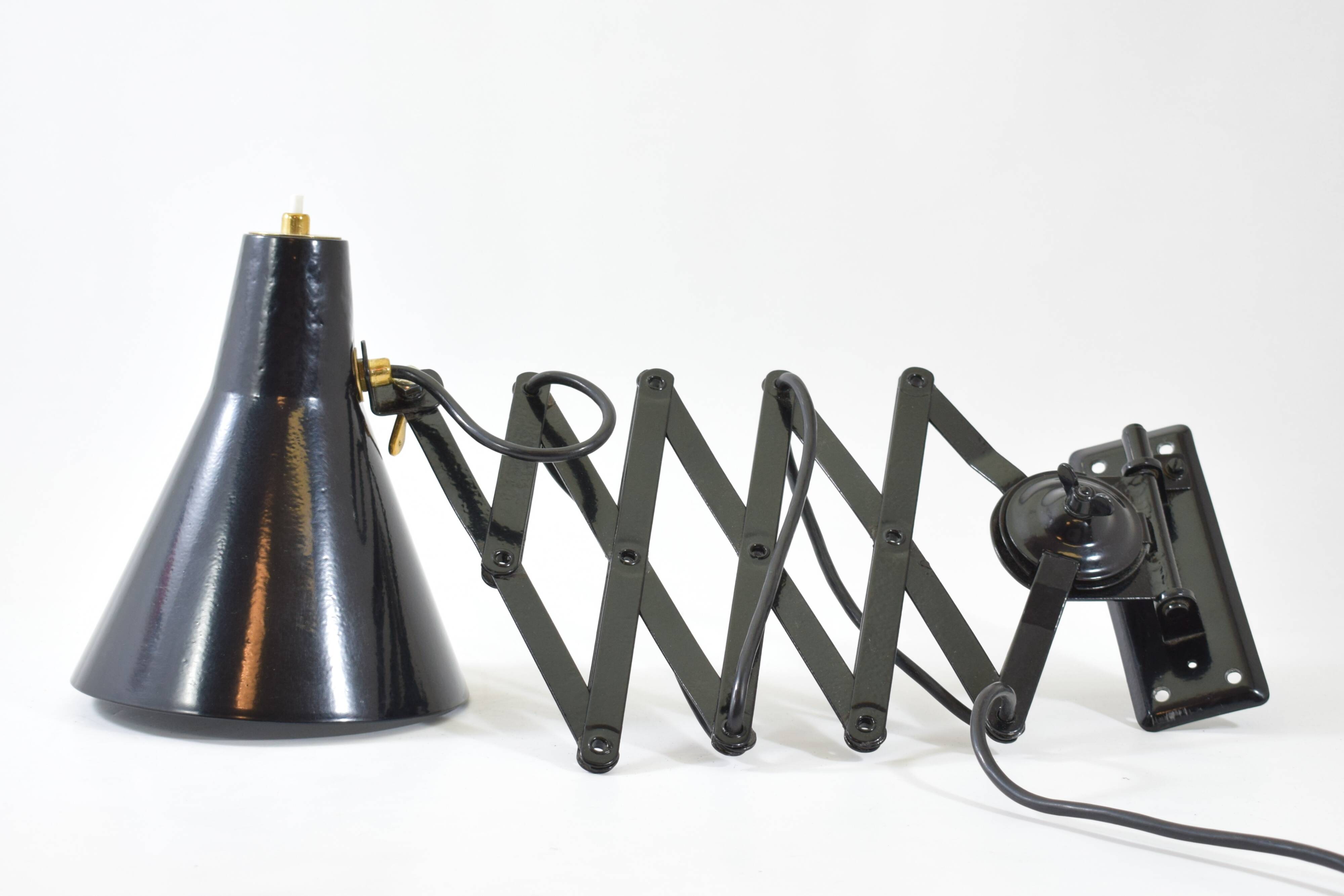 Vintage industrial extendable wall lamp