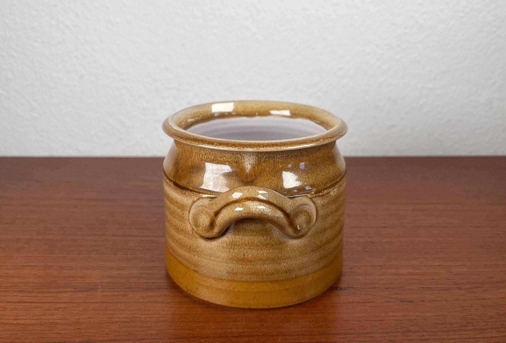 Mid-century Danish studio pottery bowl by Kaj Henning Jensen for Kh Keramik, 1960s.