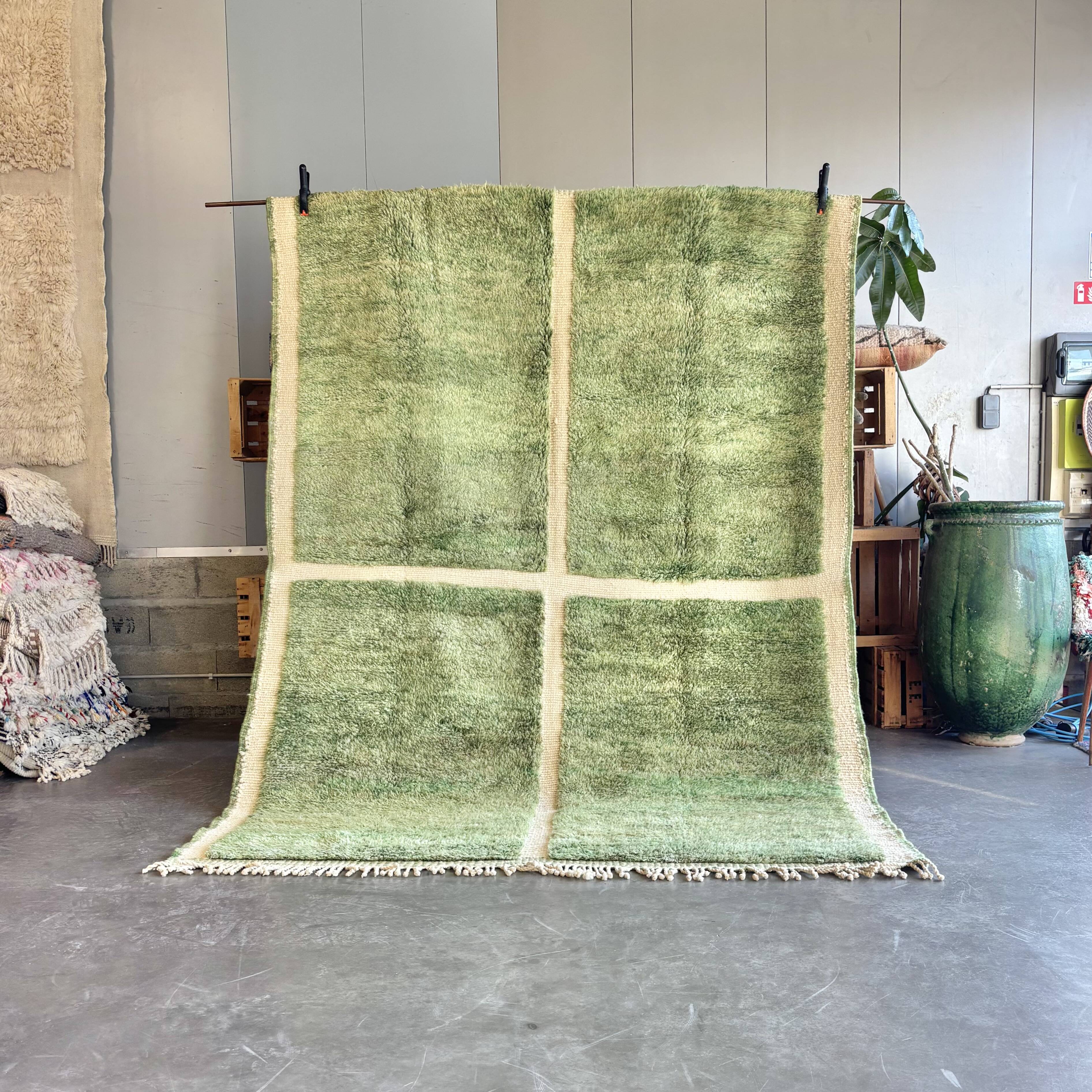 Berber rug M'rirt 210x300 cm - Olive green