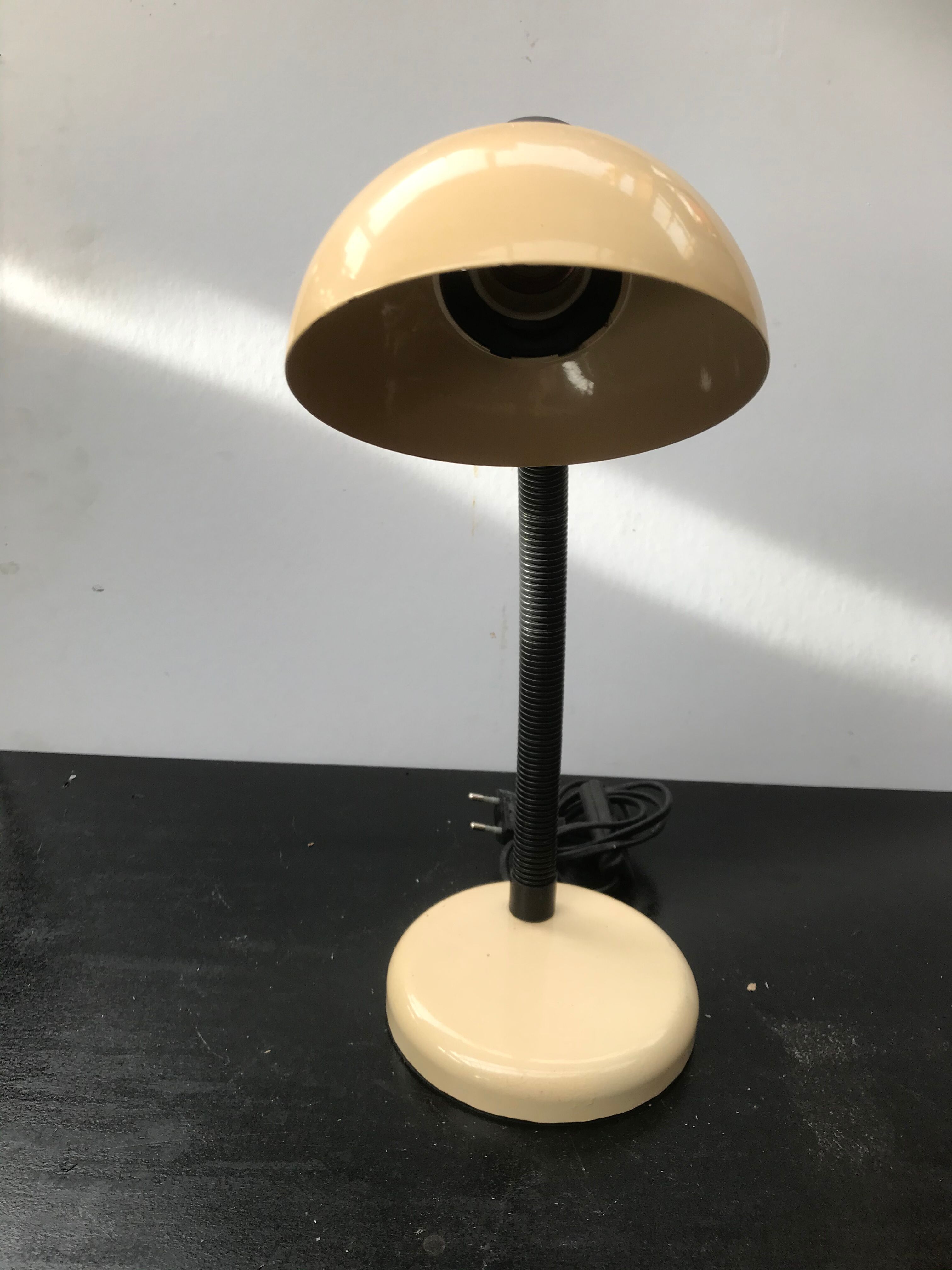 Metal office lamp beige