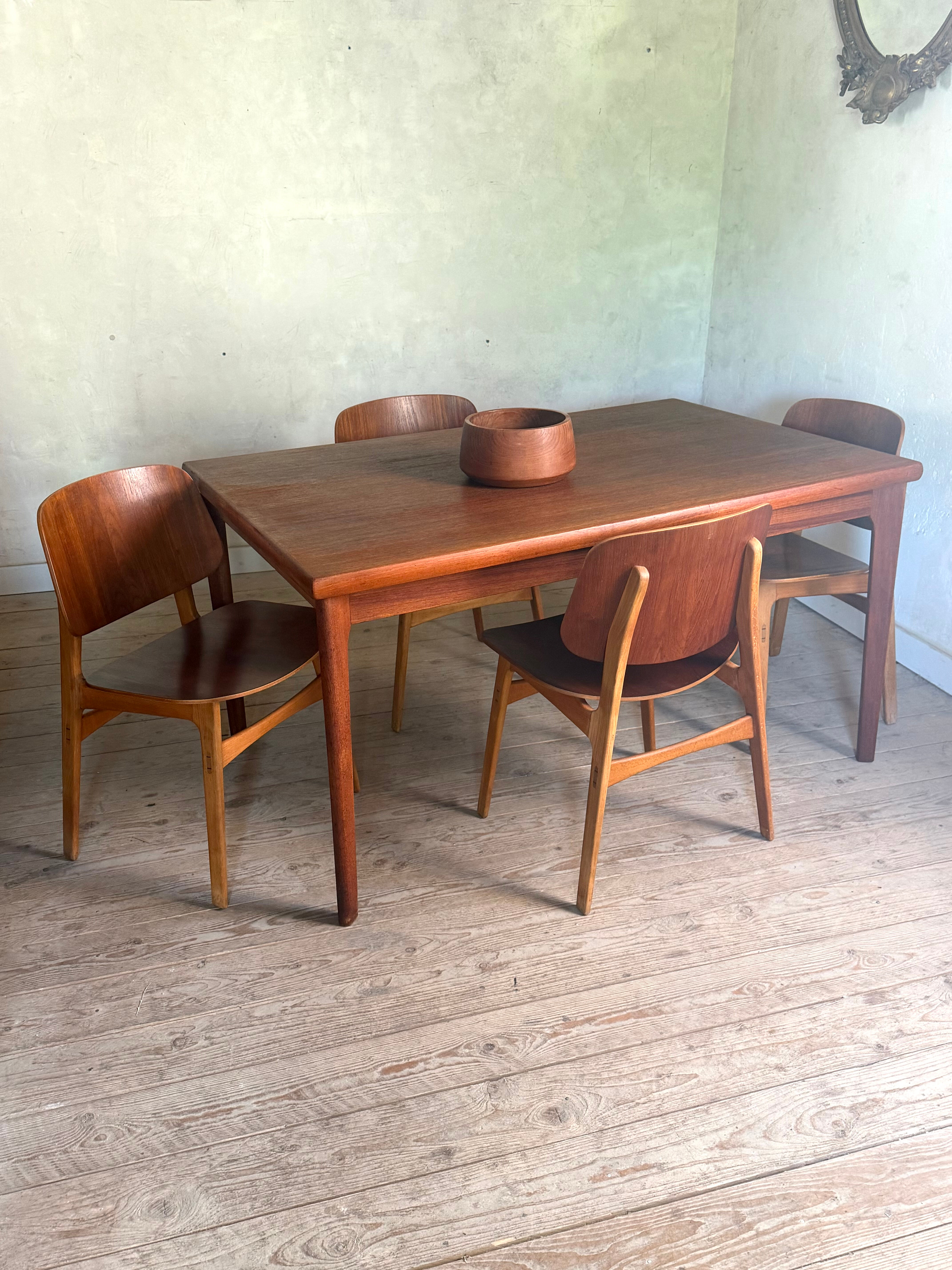 Table rectangulaire scandinave vintage en teck