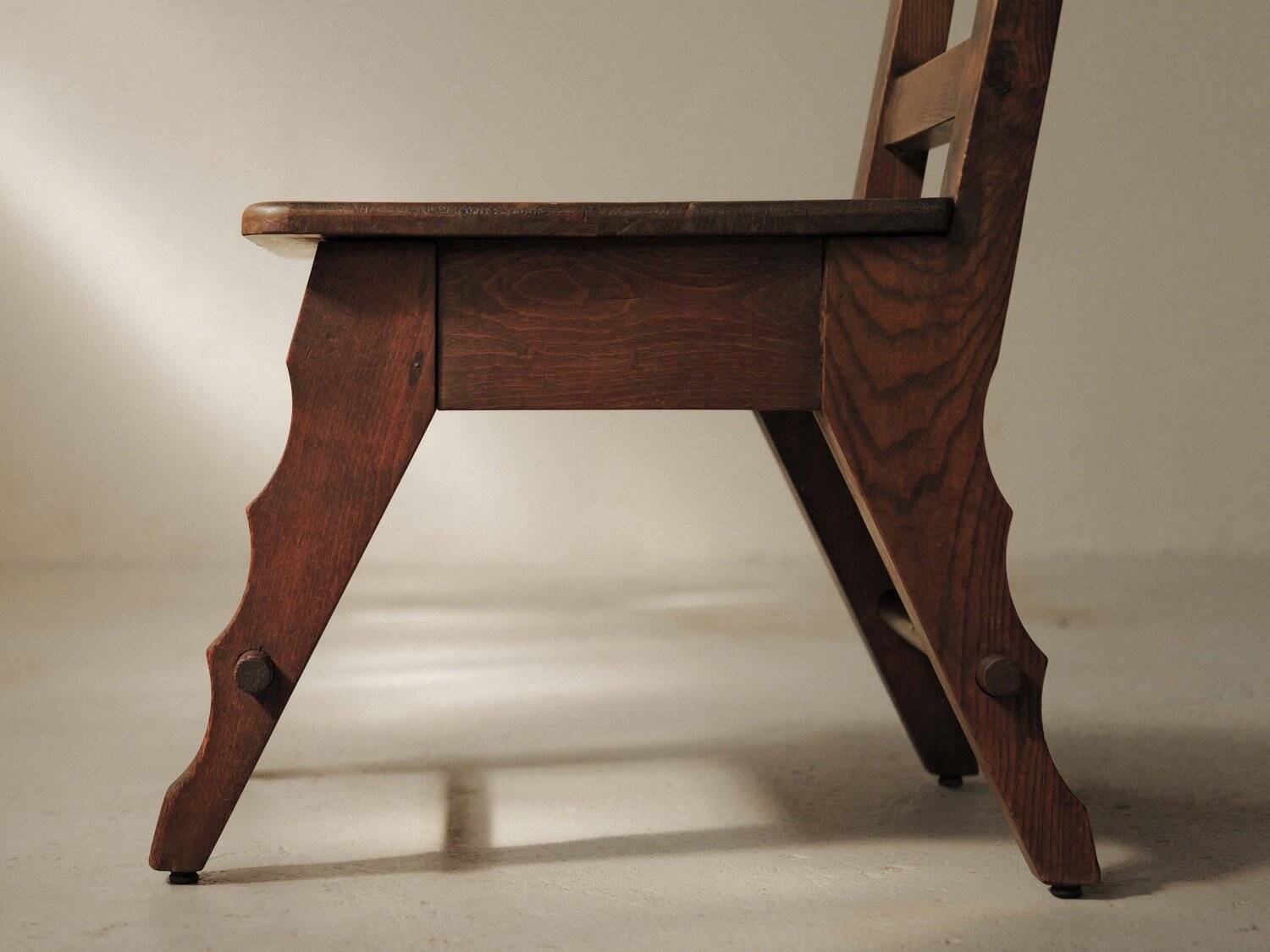 Paire de chaises Modernistes en chêne massif, vers 1940