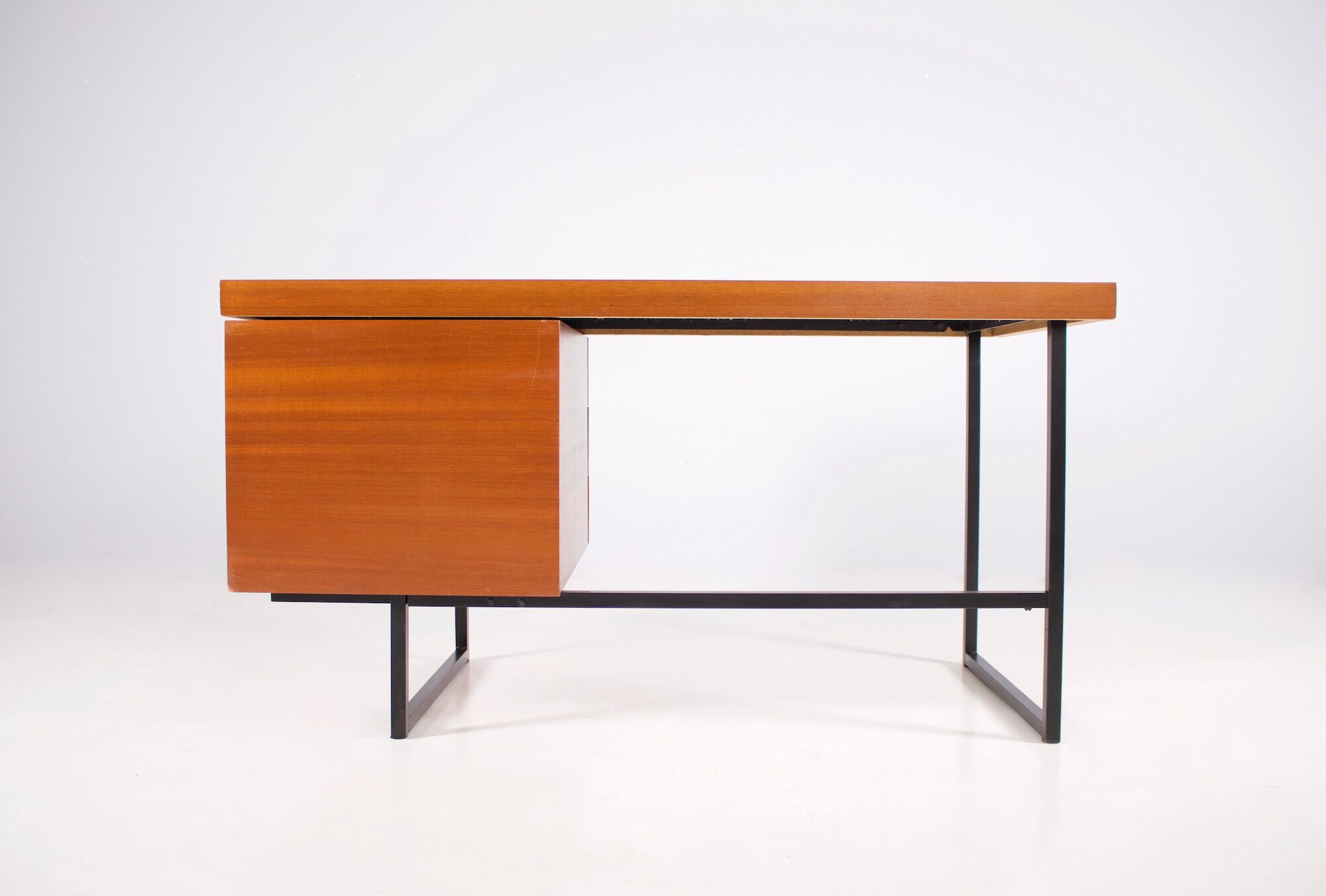 "Standard" office by Pierre Guariche