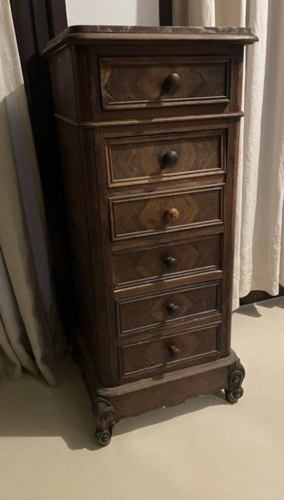 Chest of drawers