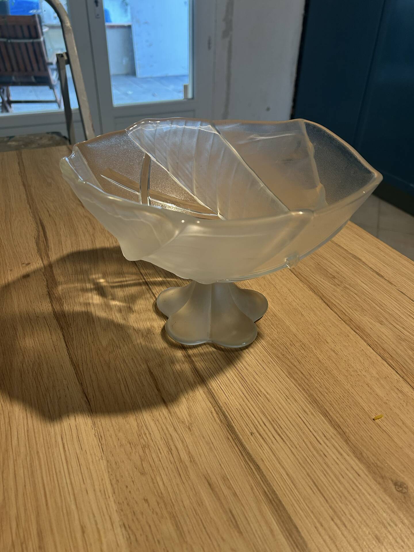 Pedestal bowl
