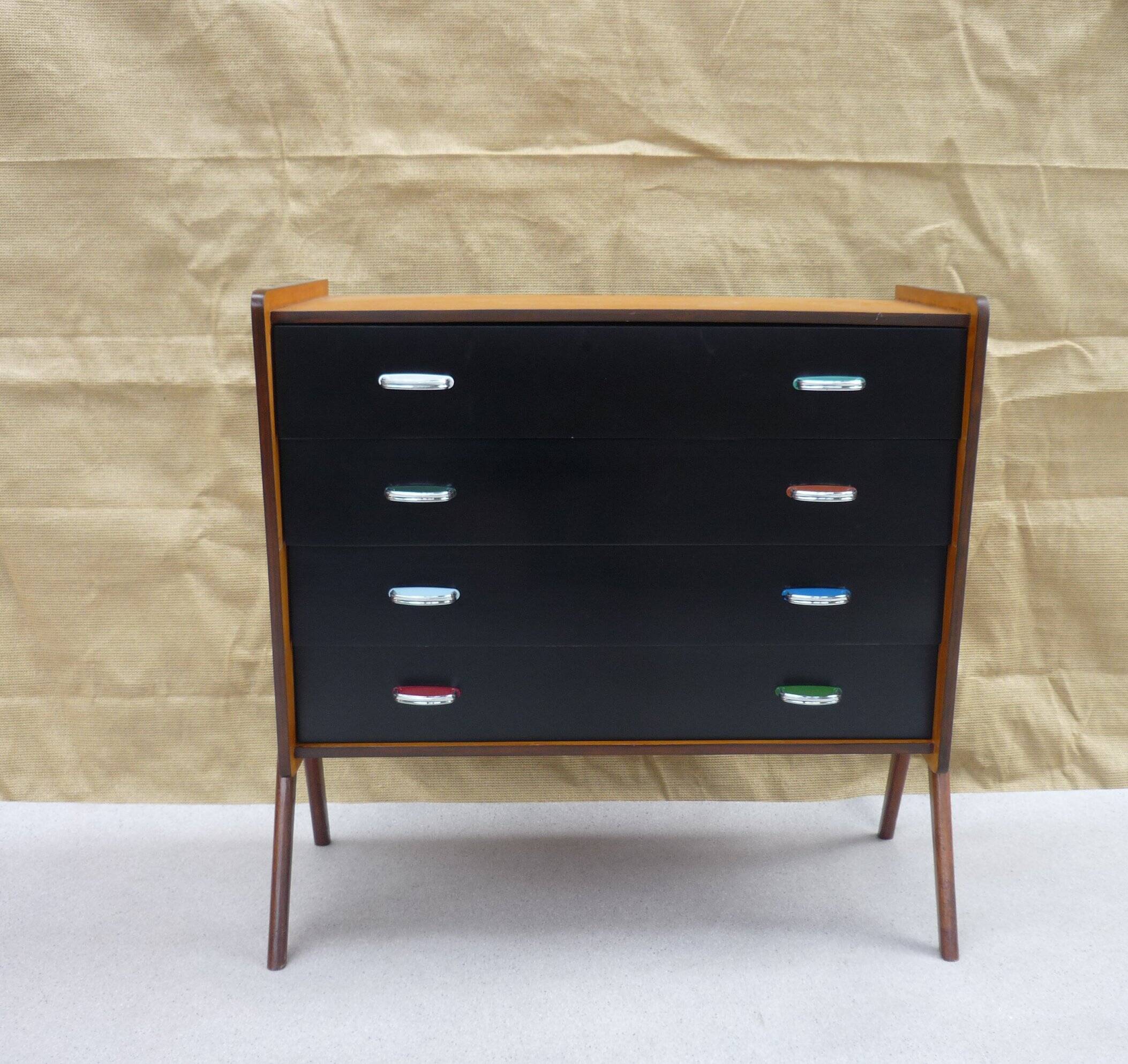 Vintage chest of drawers with 4 drawers