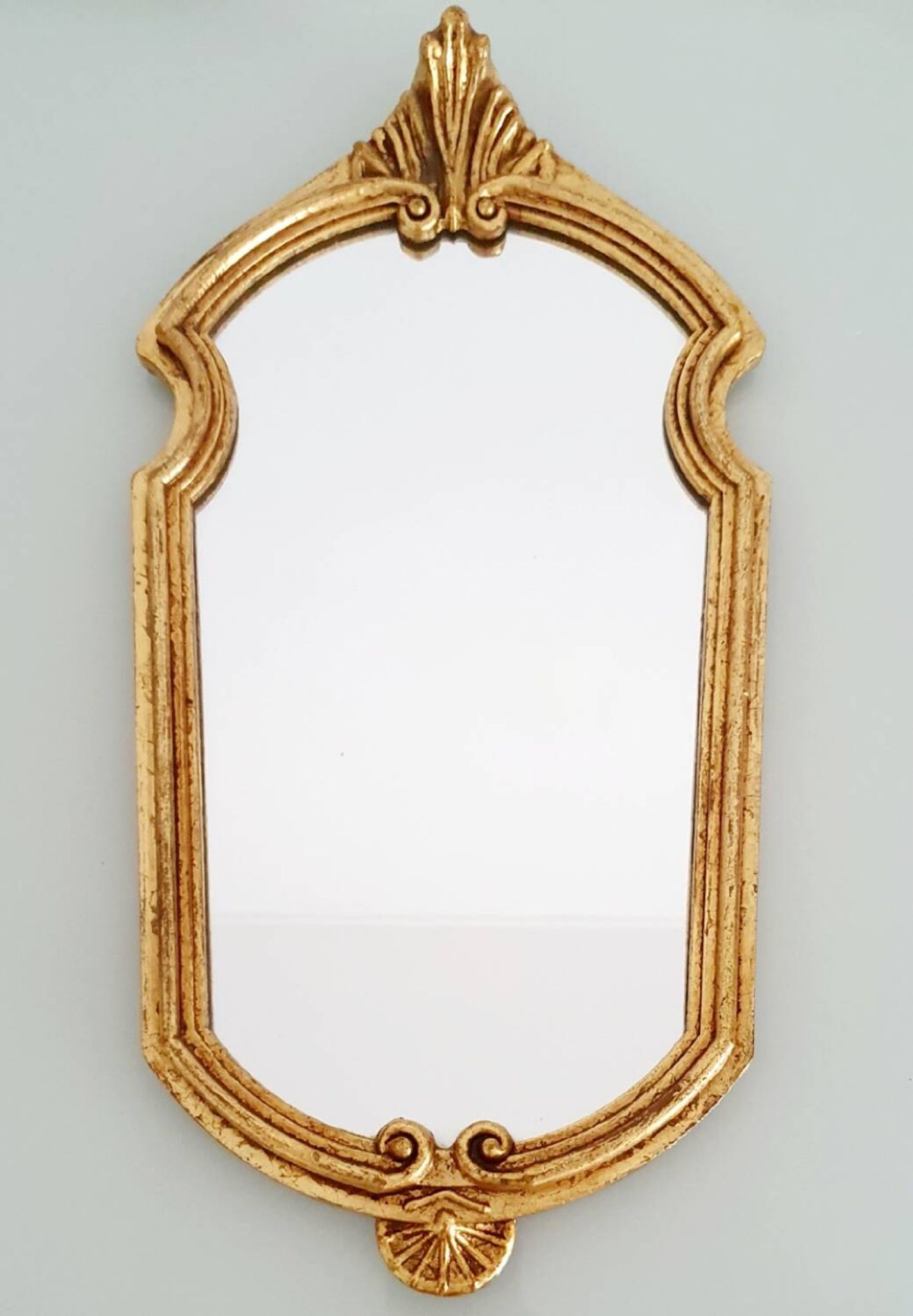 Miroir en bois doré à la feuille d'or