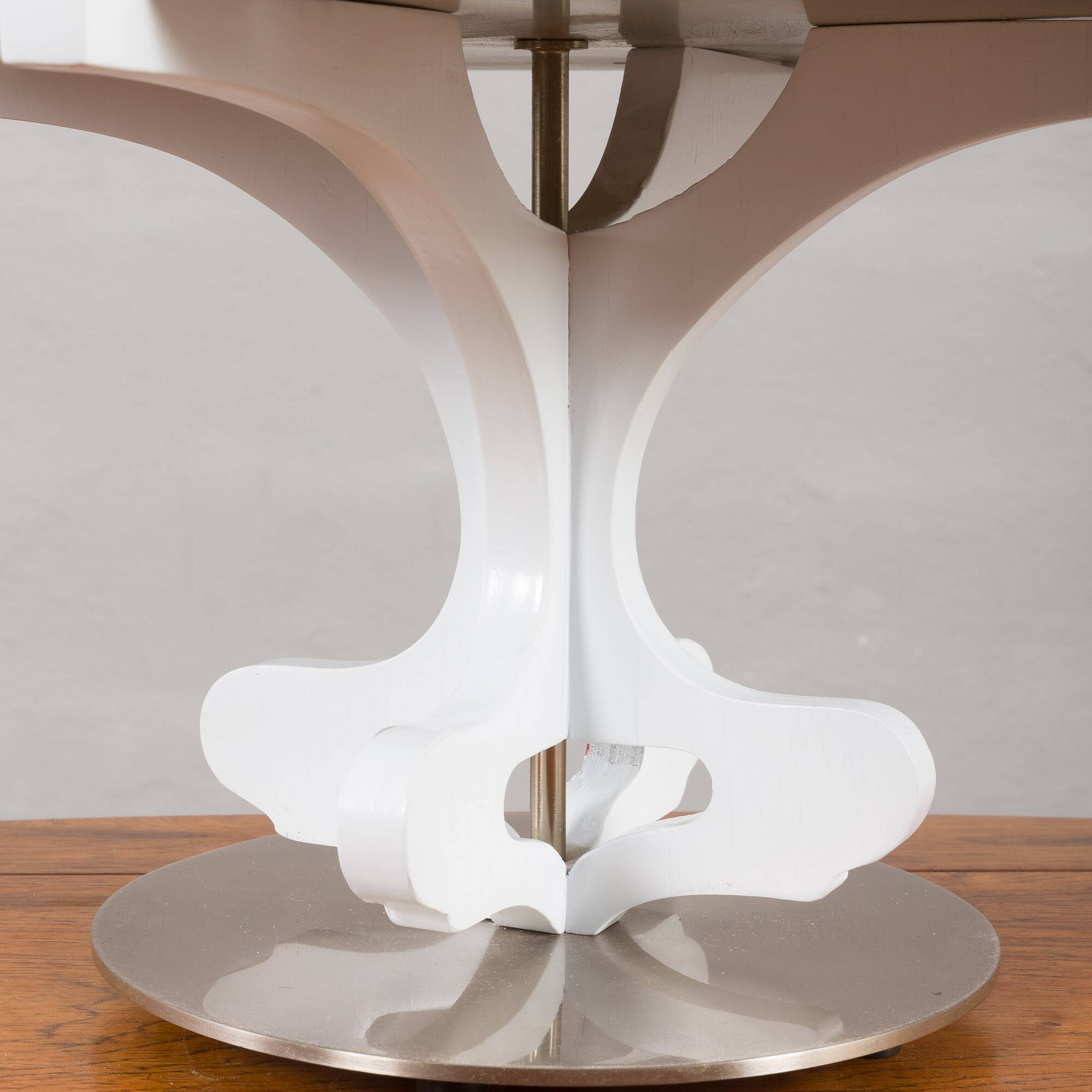 Lampe de table italienne Space Age avec abat-jour en verre de Murano, années 1970.