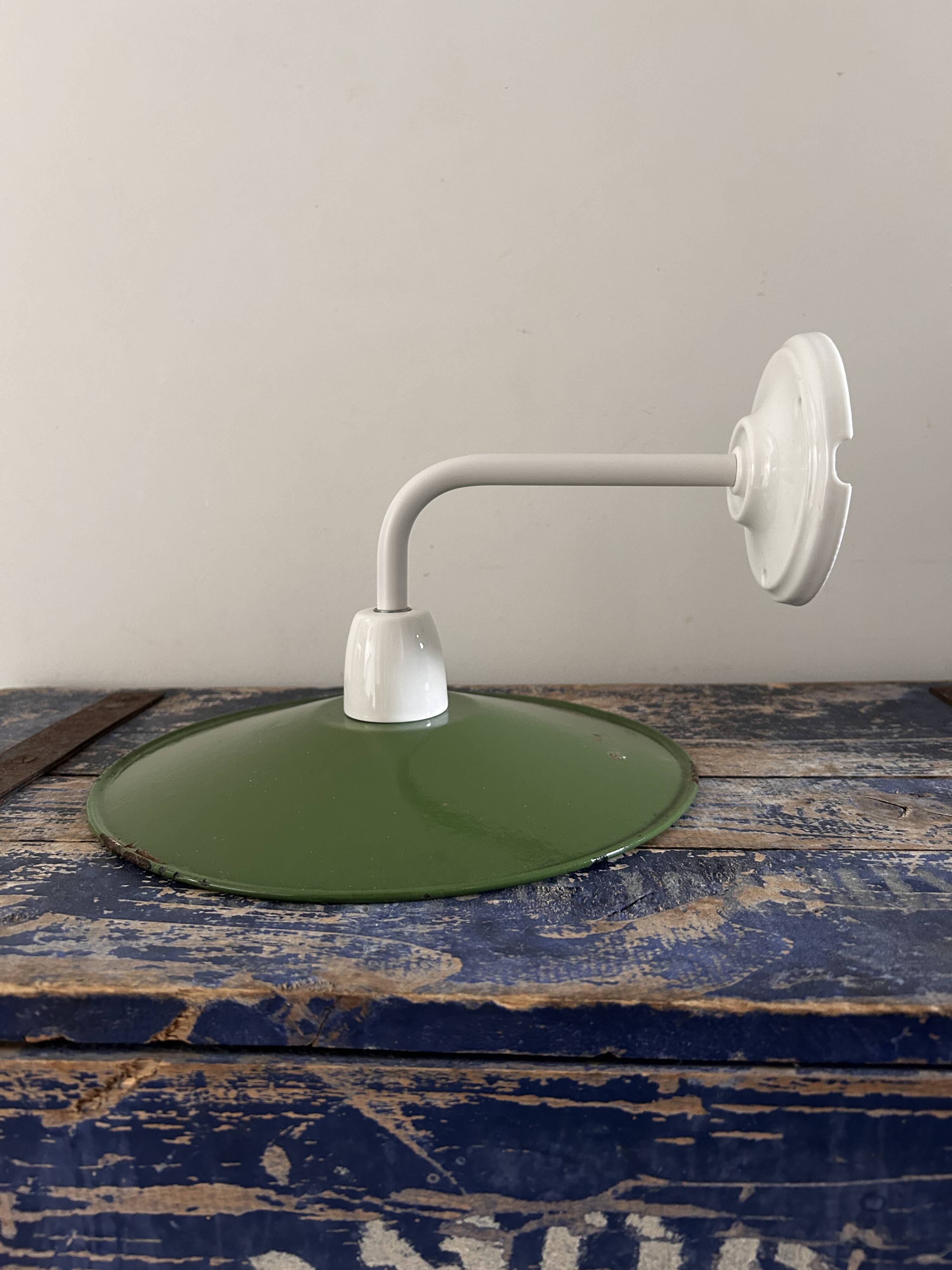 Enameled sheet metal wall light