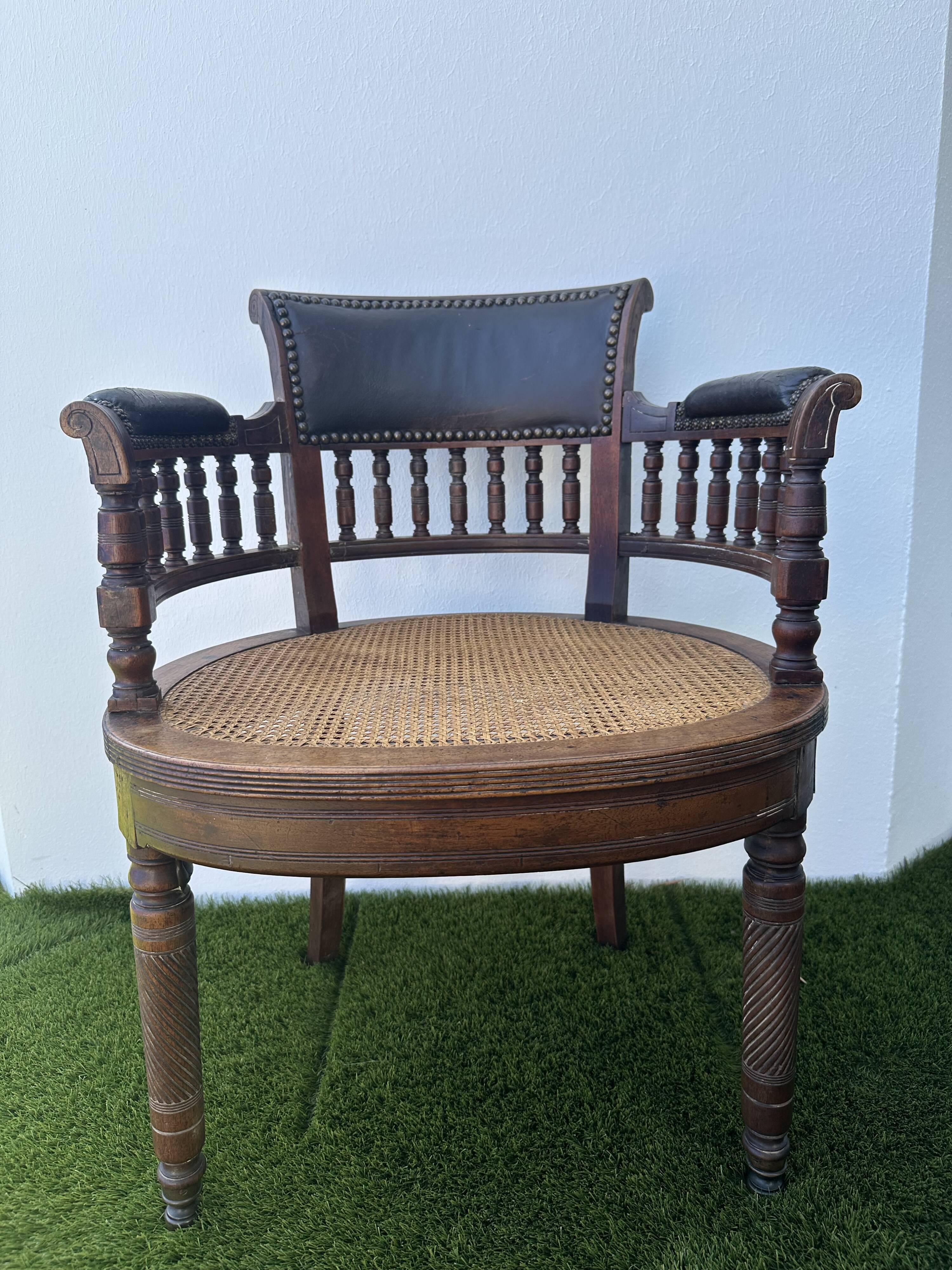 Napoleon III office chair in solid wood