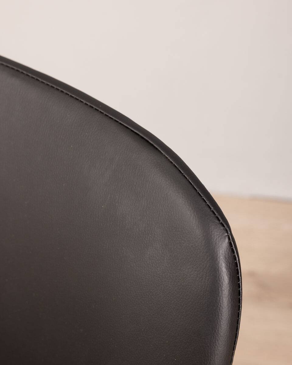 Set of 4  chairs 70s vintage in black leather Italian design