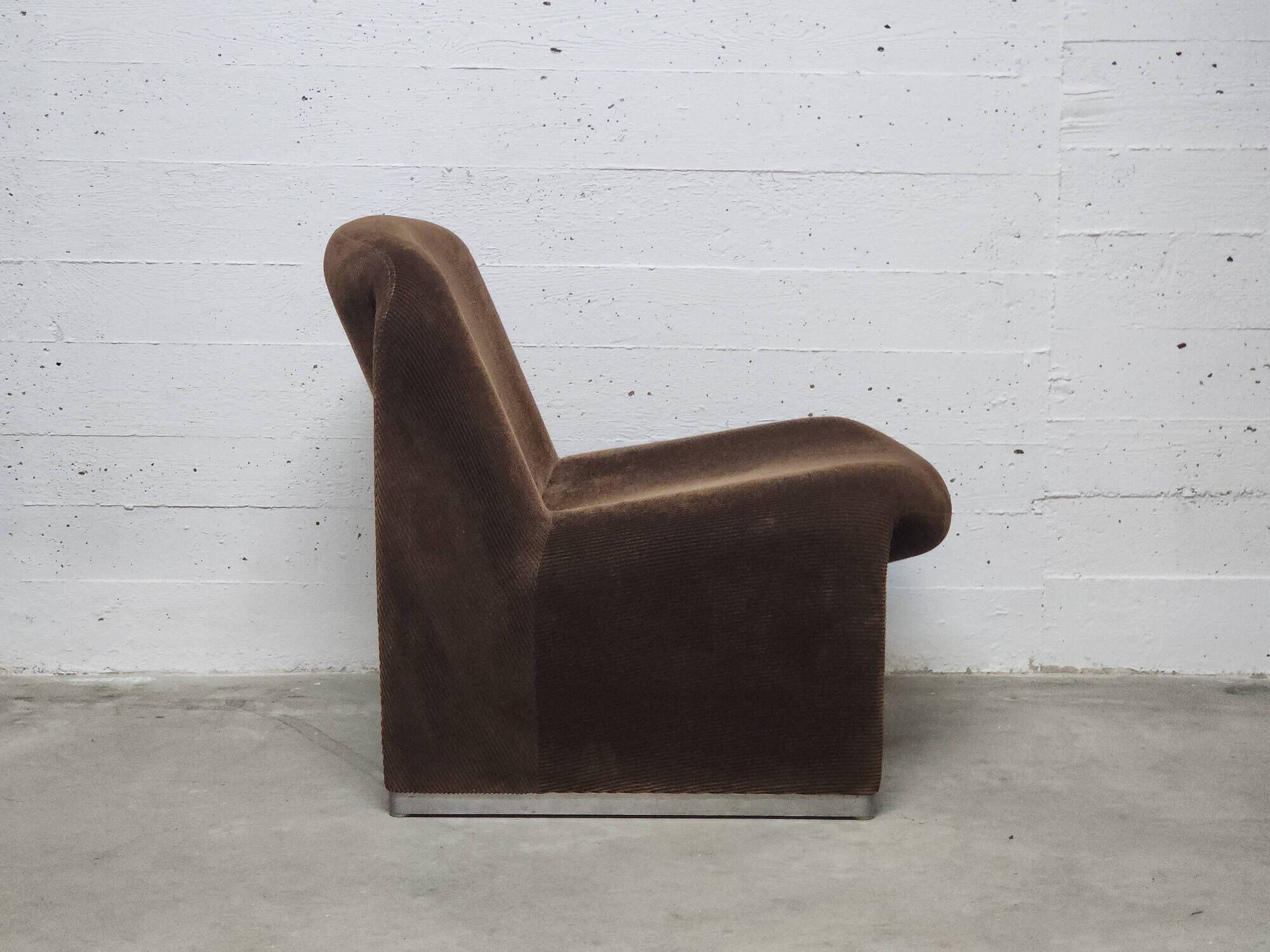 Alky Lounge Chair by Giancarlo Piretti for Anonima Casteli (brown corduroy)