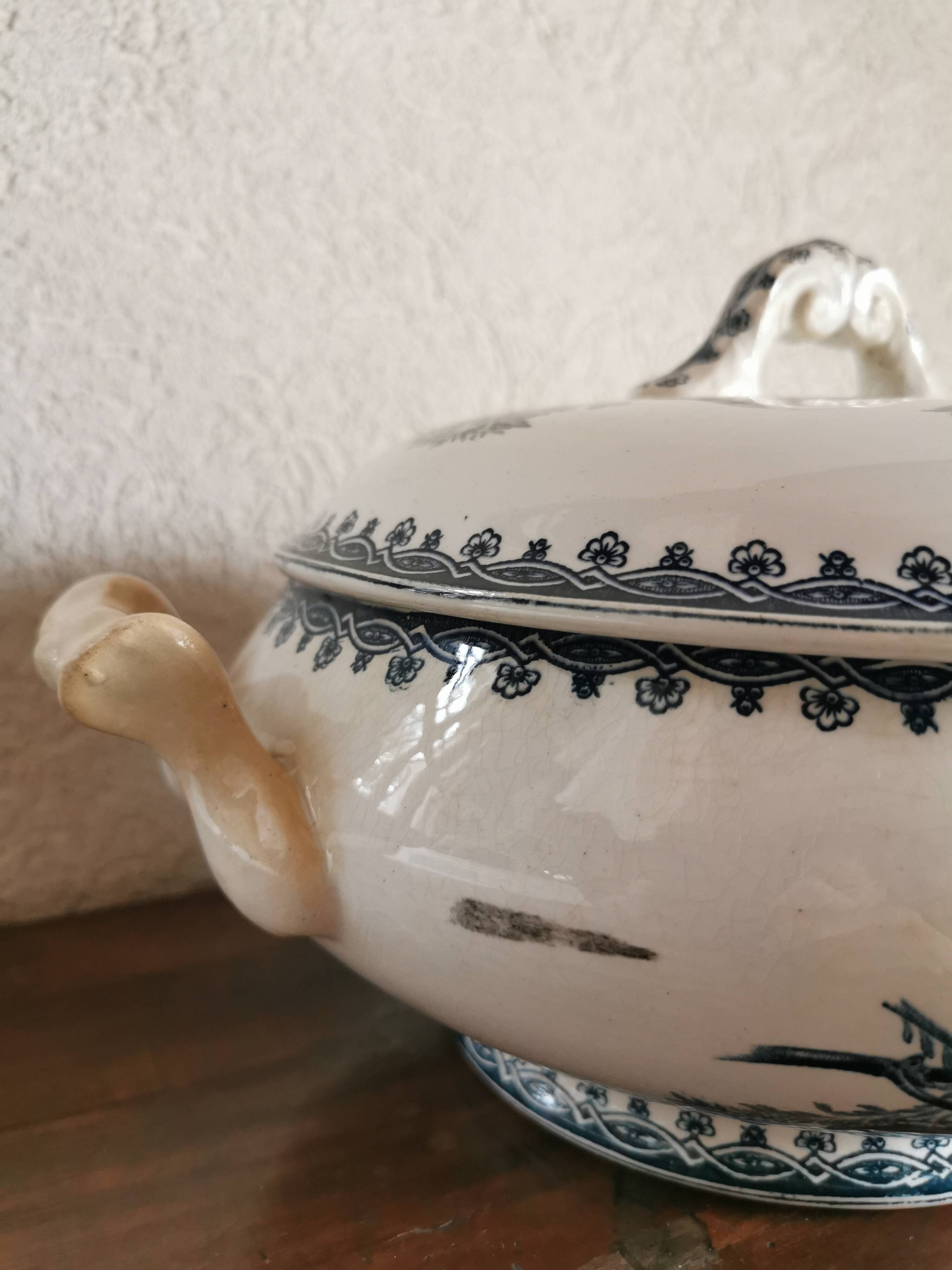 Old tureen Ste Amandinoise