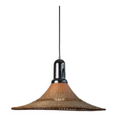 Grand lampadaire vintage en osier avec un dessus en chrome et un abat-jour en osier naturel – lumière suspendue italienne des années 1970 de l'ère spatiale.